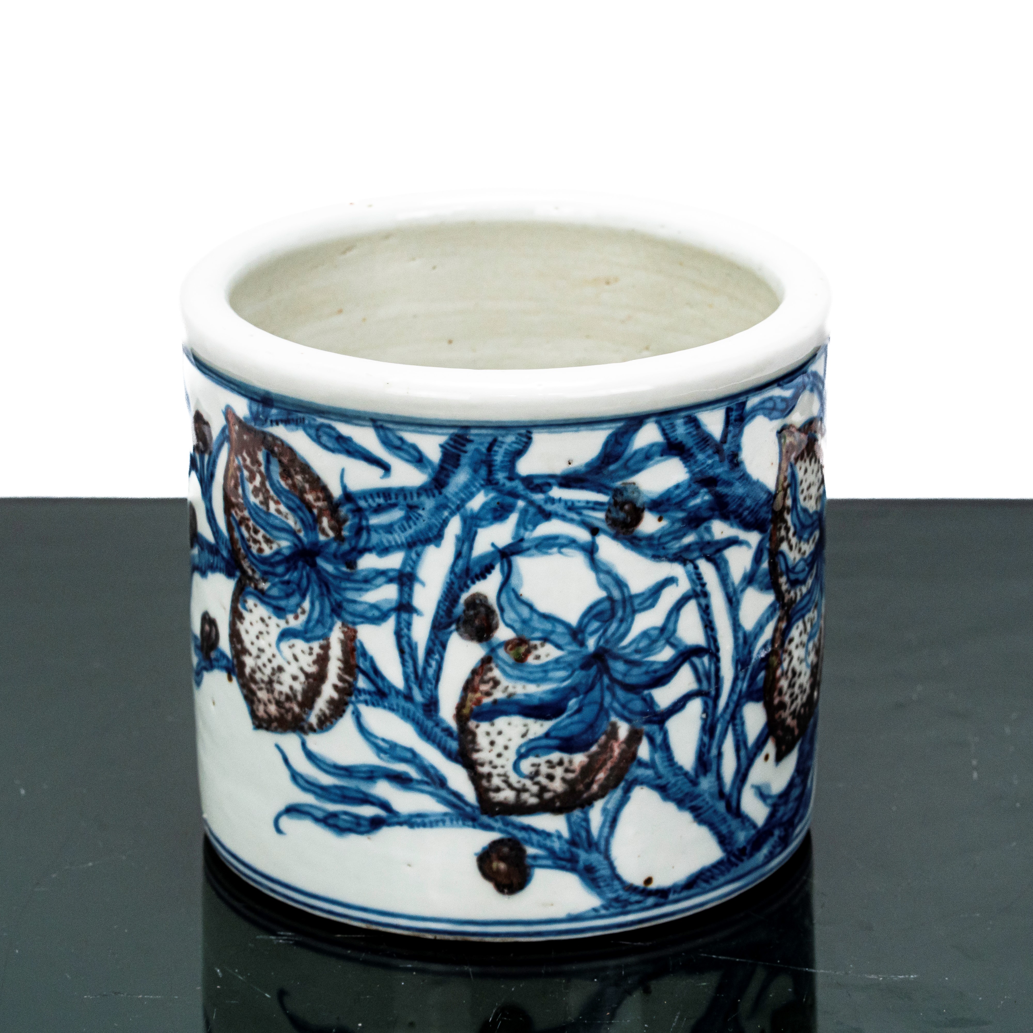 Lavapennelli con raffigurazioni di pesche