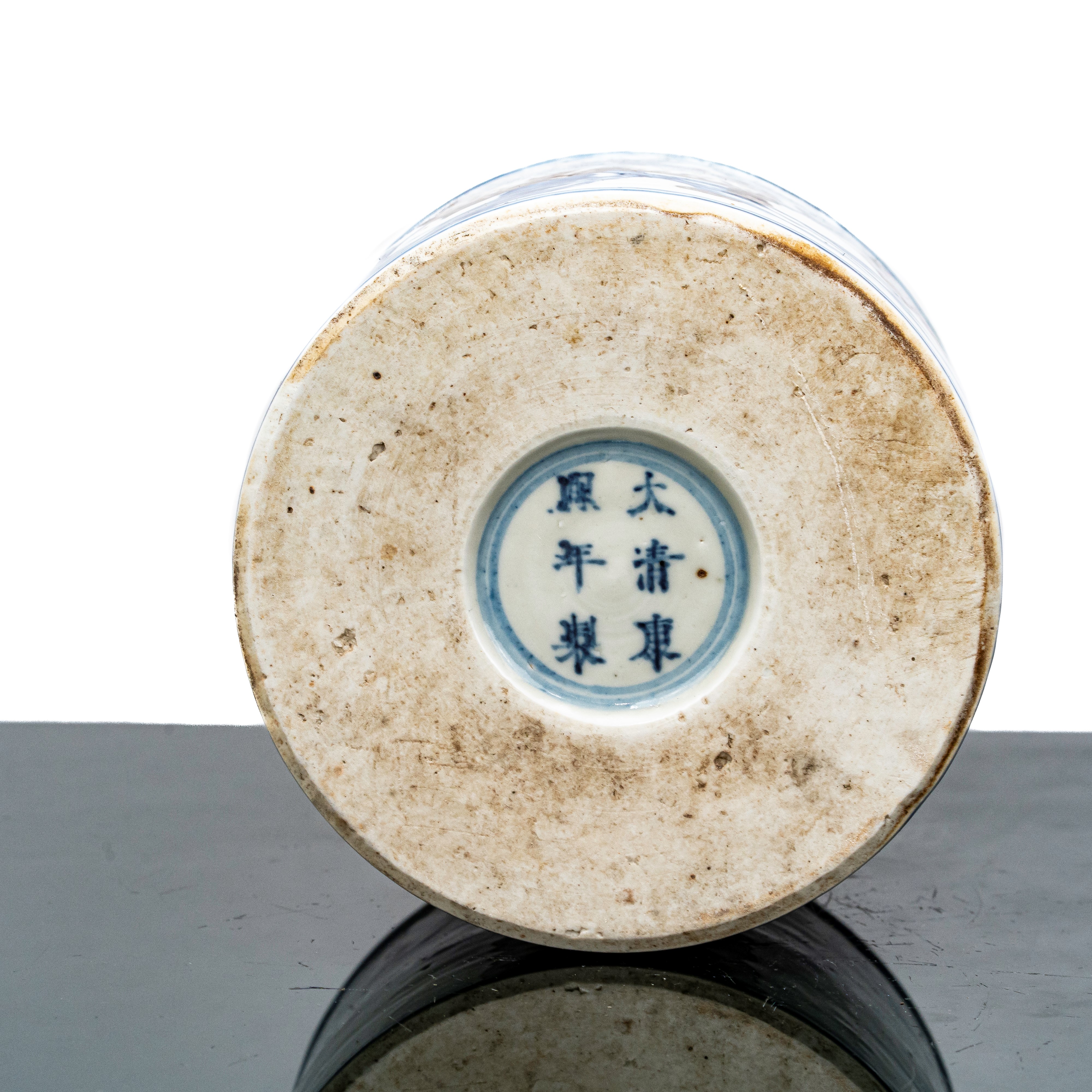 Lavapennelli con raffigurazioni di pesche