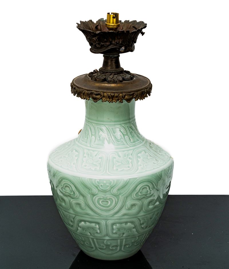 Grande Vaso Cinese in Smalto Verde con Decori Adattato a Lampada da Tavolo