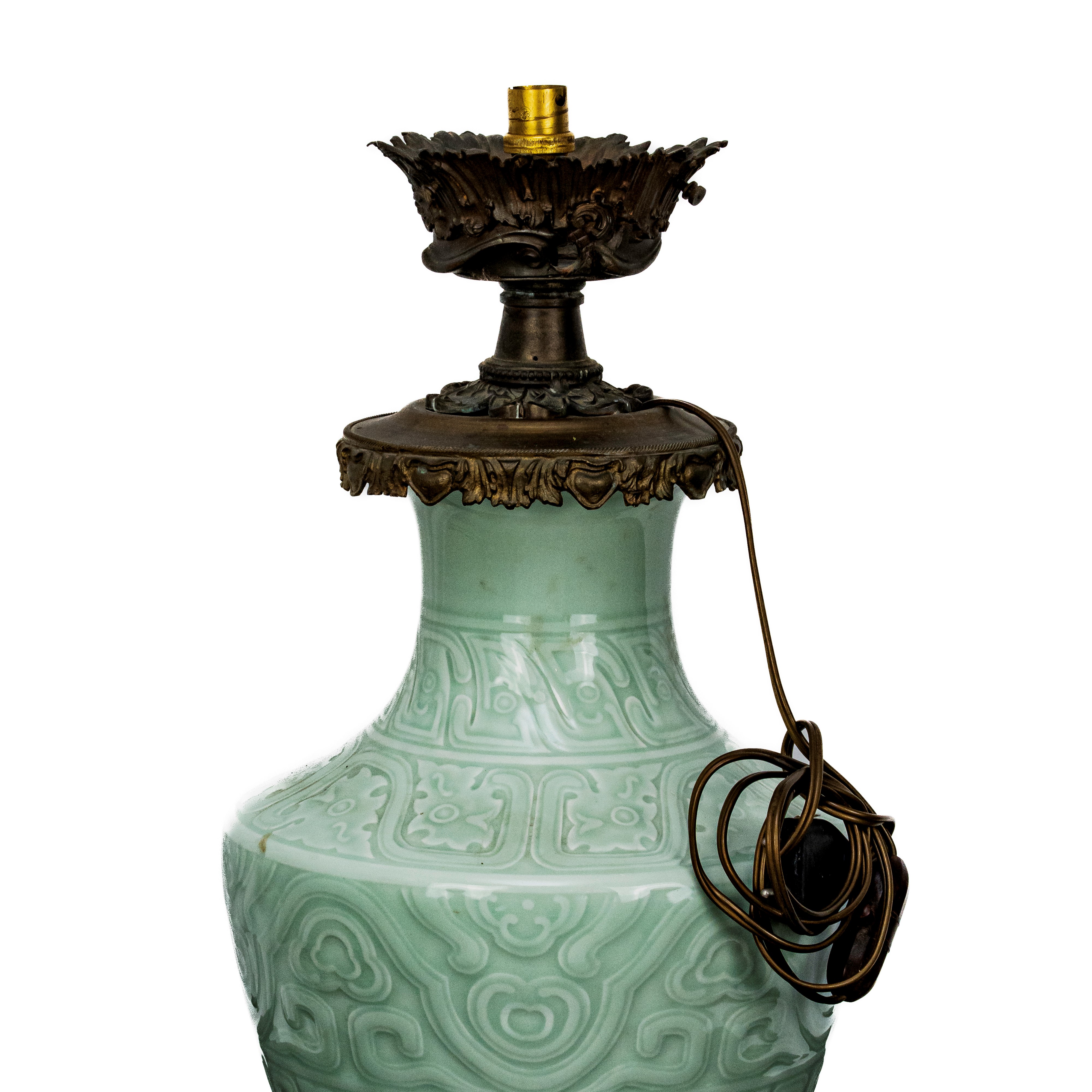 Grande Vaso cinese in smalto verde con decori adattato a lampada da tavolo