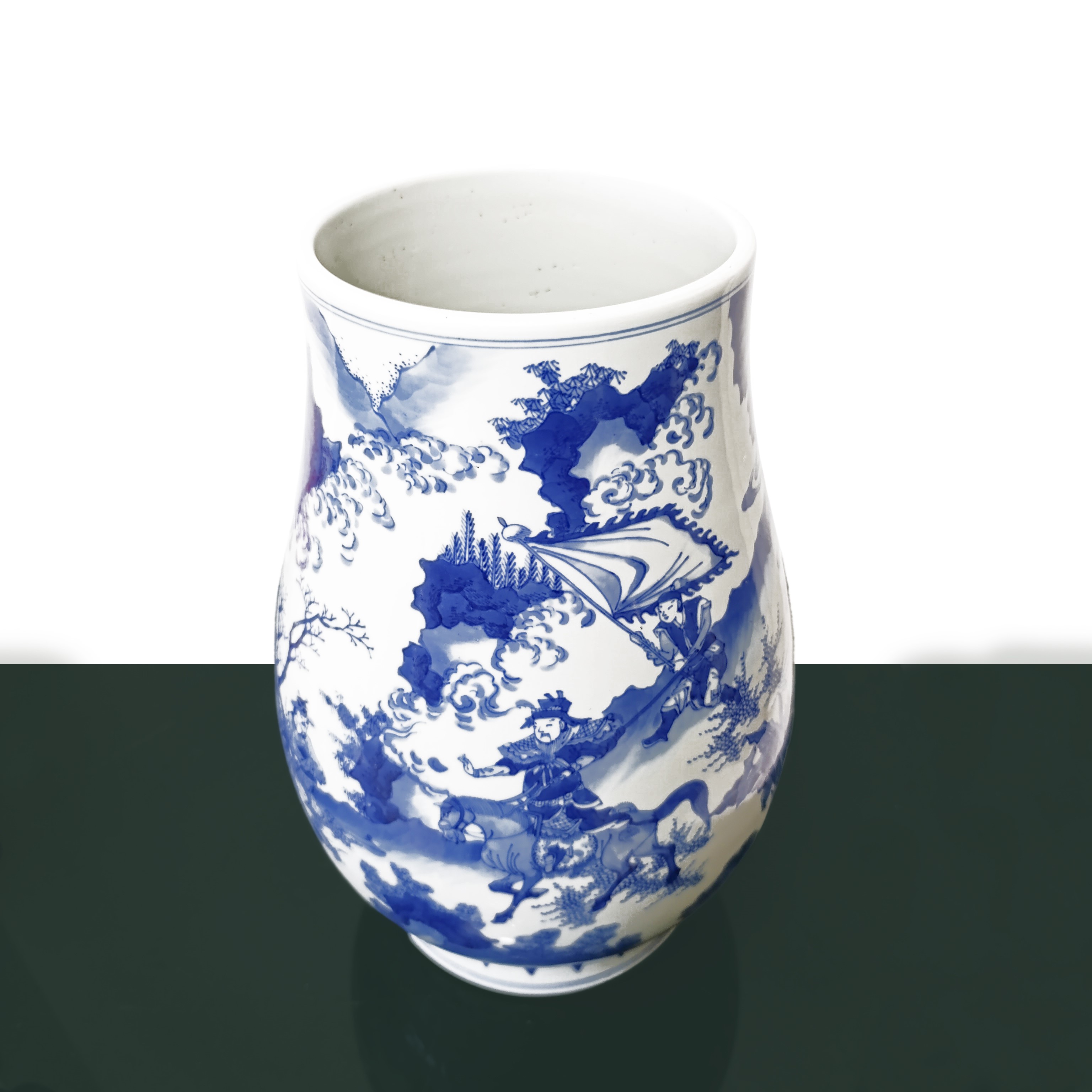 Grande vaso cinese bianco e blu con scene di guerra