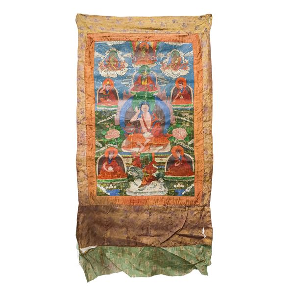 Thangka su stoffa con al centro Buddha ed intorno altre divinità