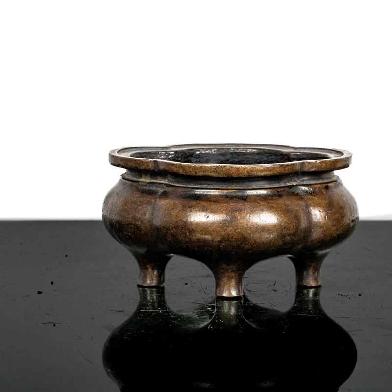 Bruciatore di incenso in bronzo