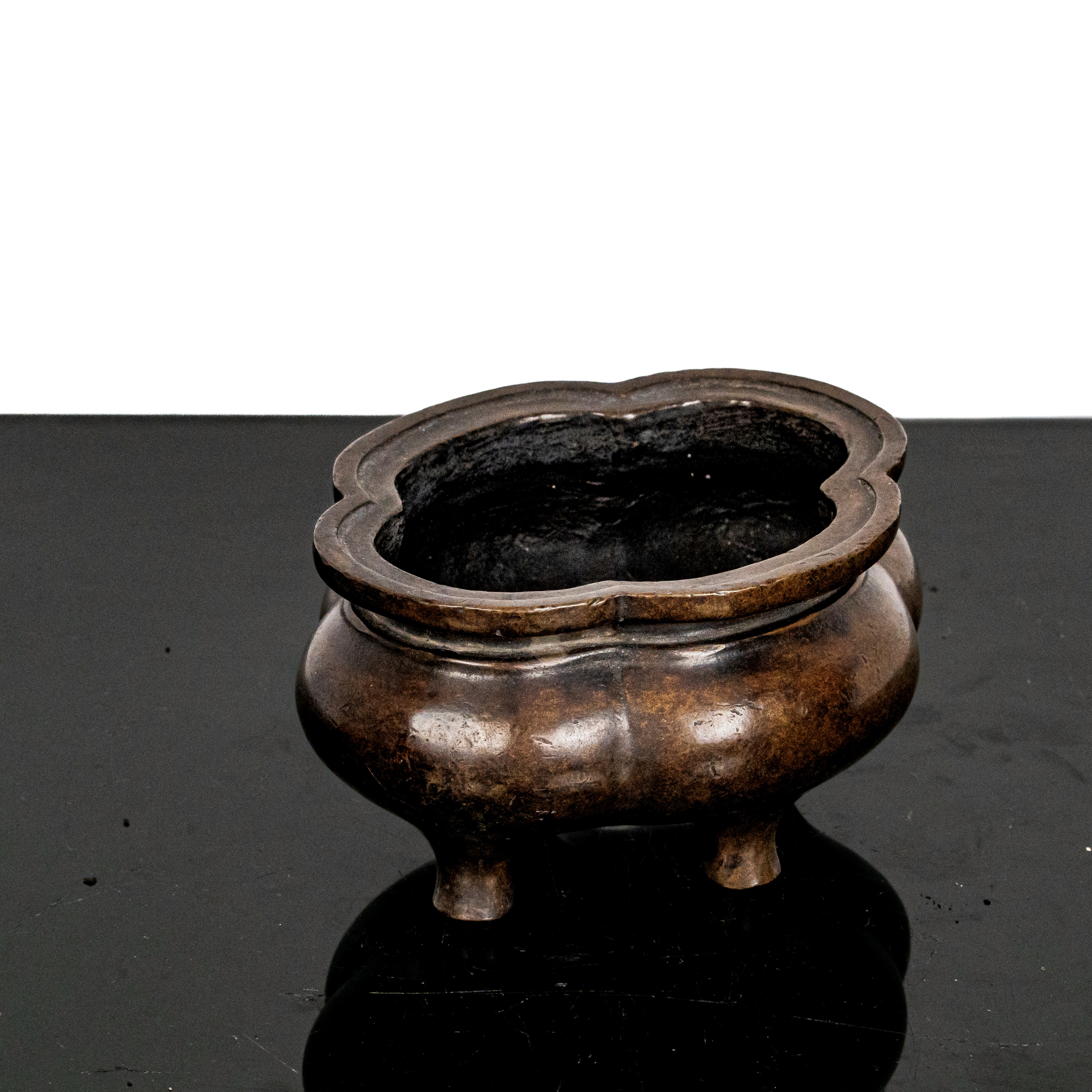 Bruciatore di incenso in bronzo