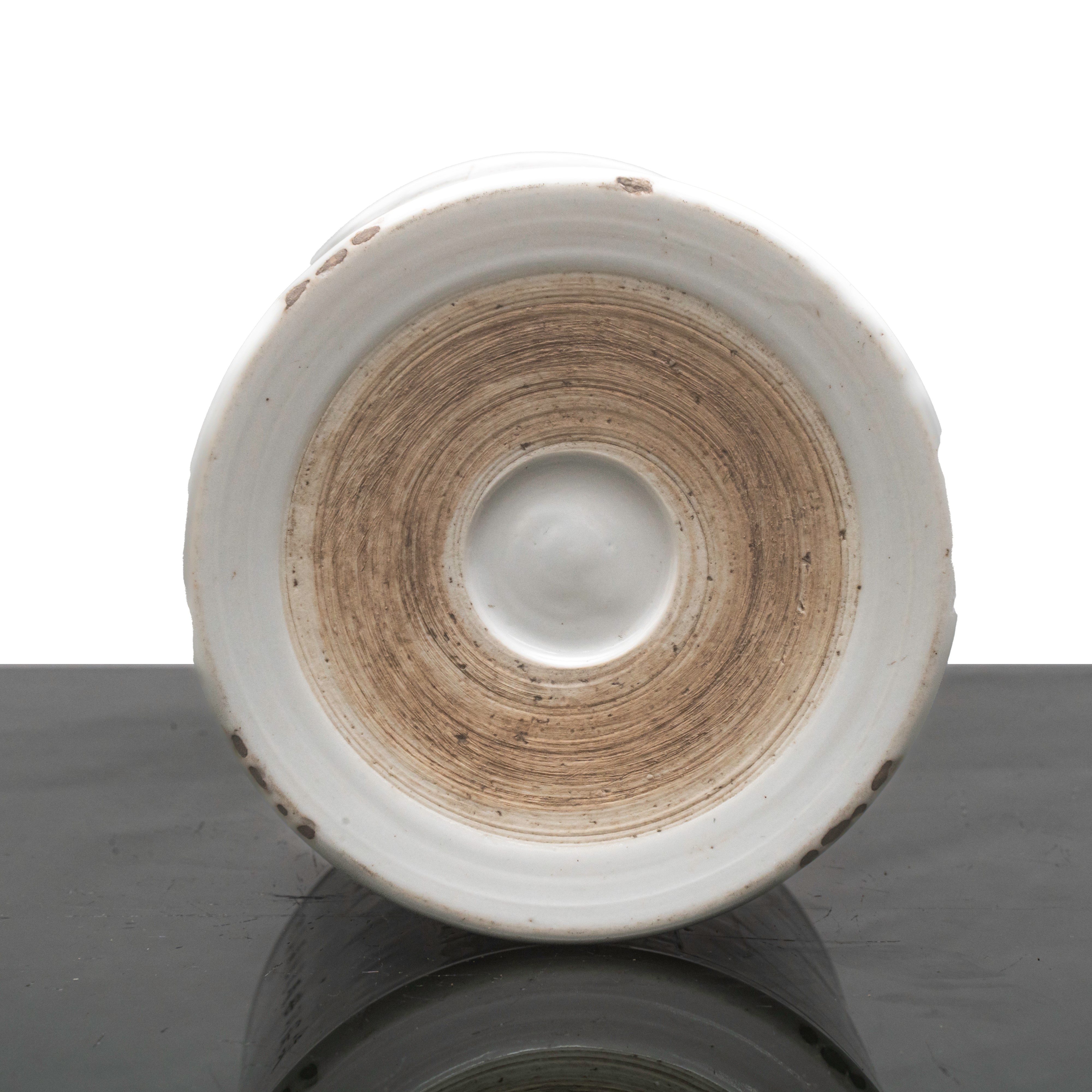 Vaso cilindrico cinese con rappresentazione di uccelli e iscrizione