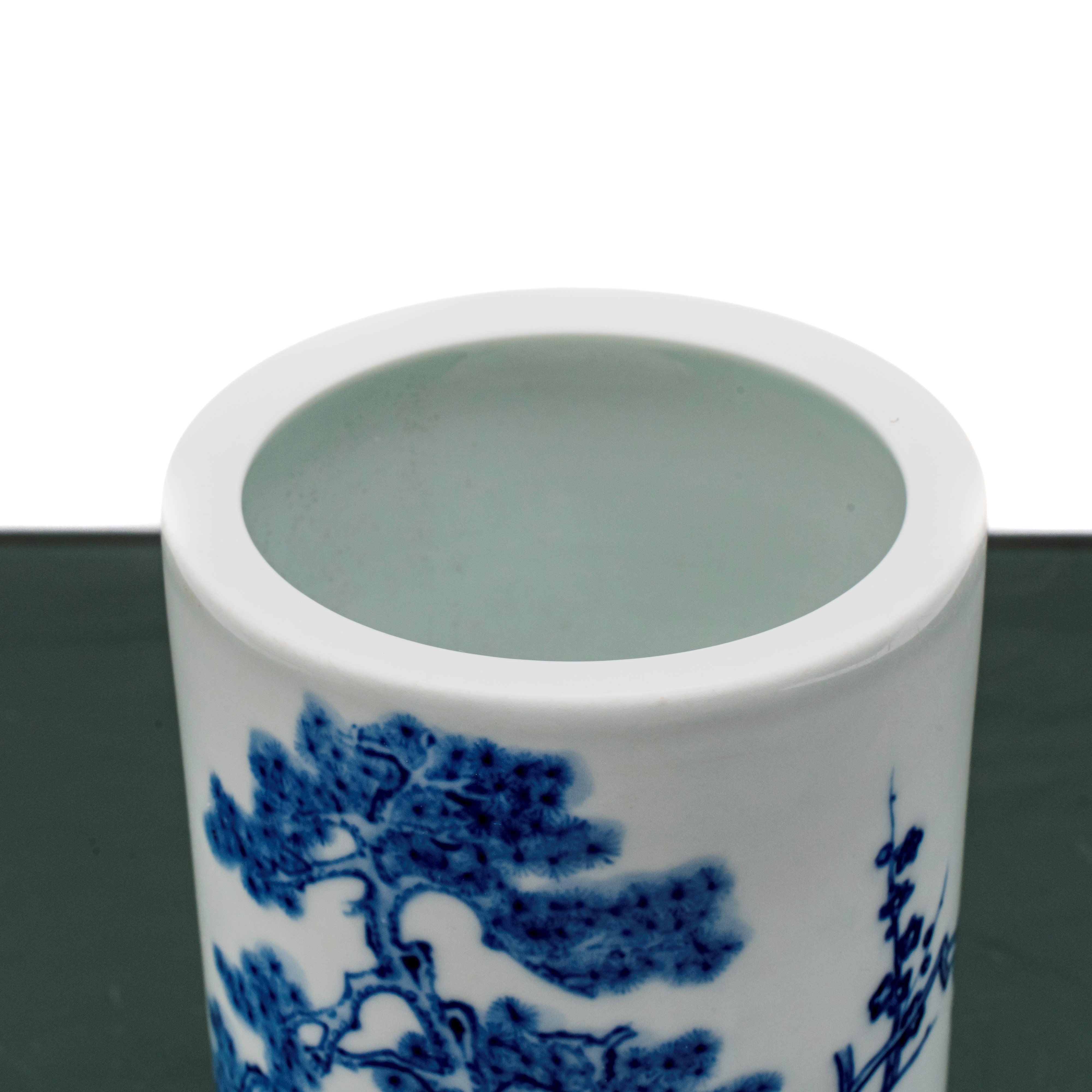 Vaso Cilindrico in Porcellana Bianca e Blu