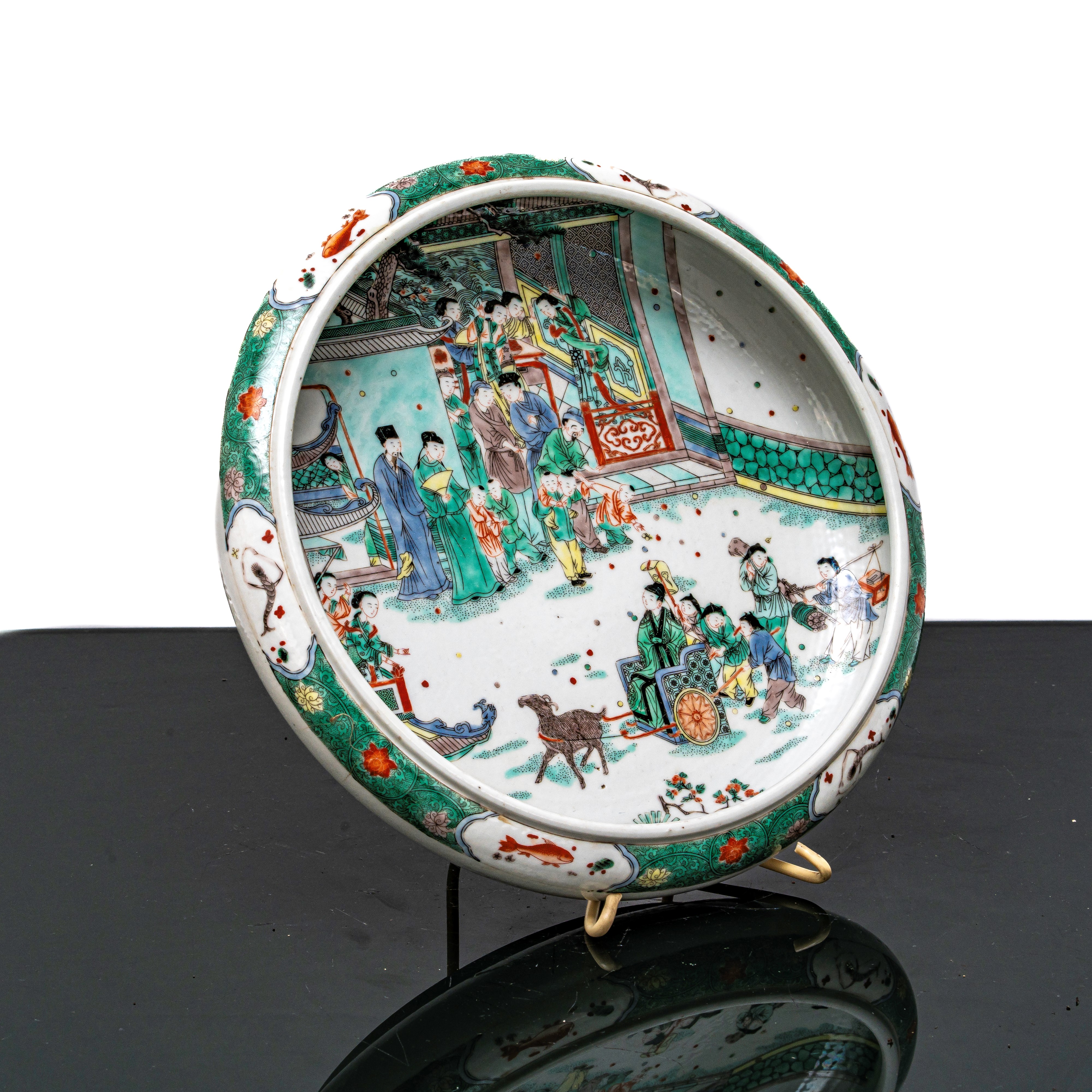 Ciotola in porcellana cinese decorata con scene di vita quotidiana