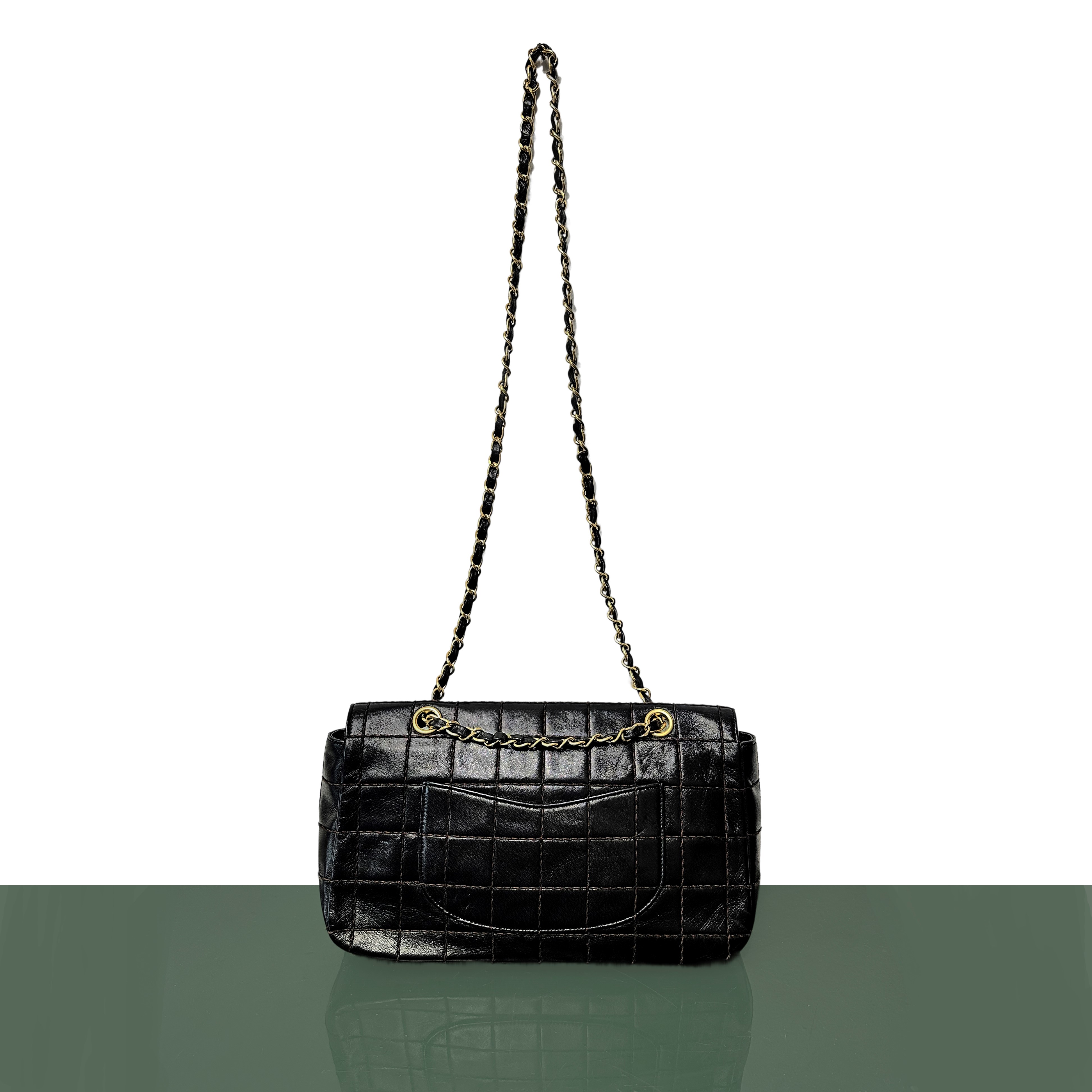 Borsa Chanel modello chocolate bar in testa di moro con metalleria dorata