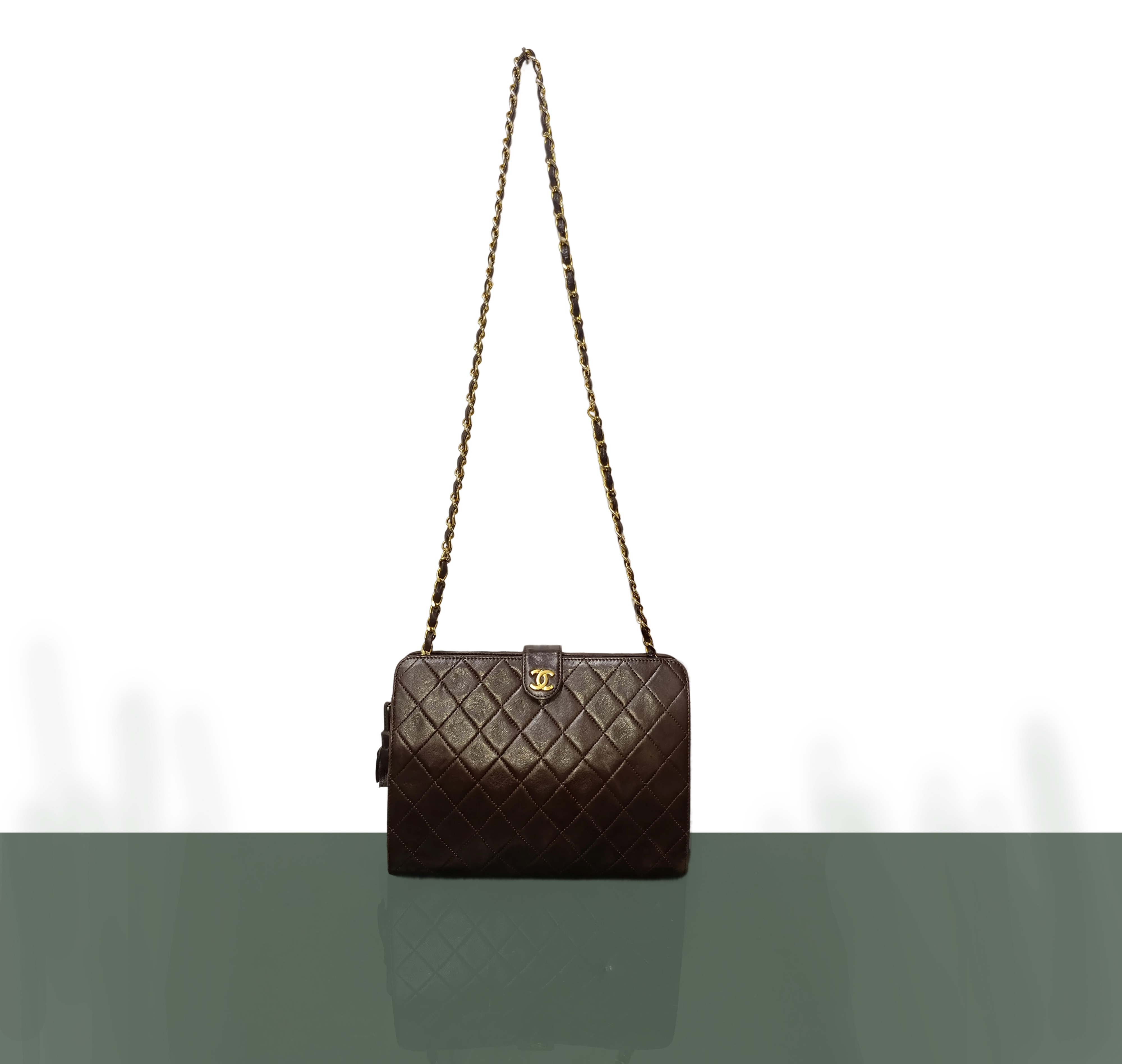 Borsa Chanel a spalla Matelassè con catena dorata in pelle marrone