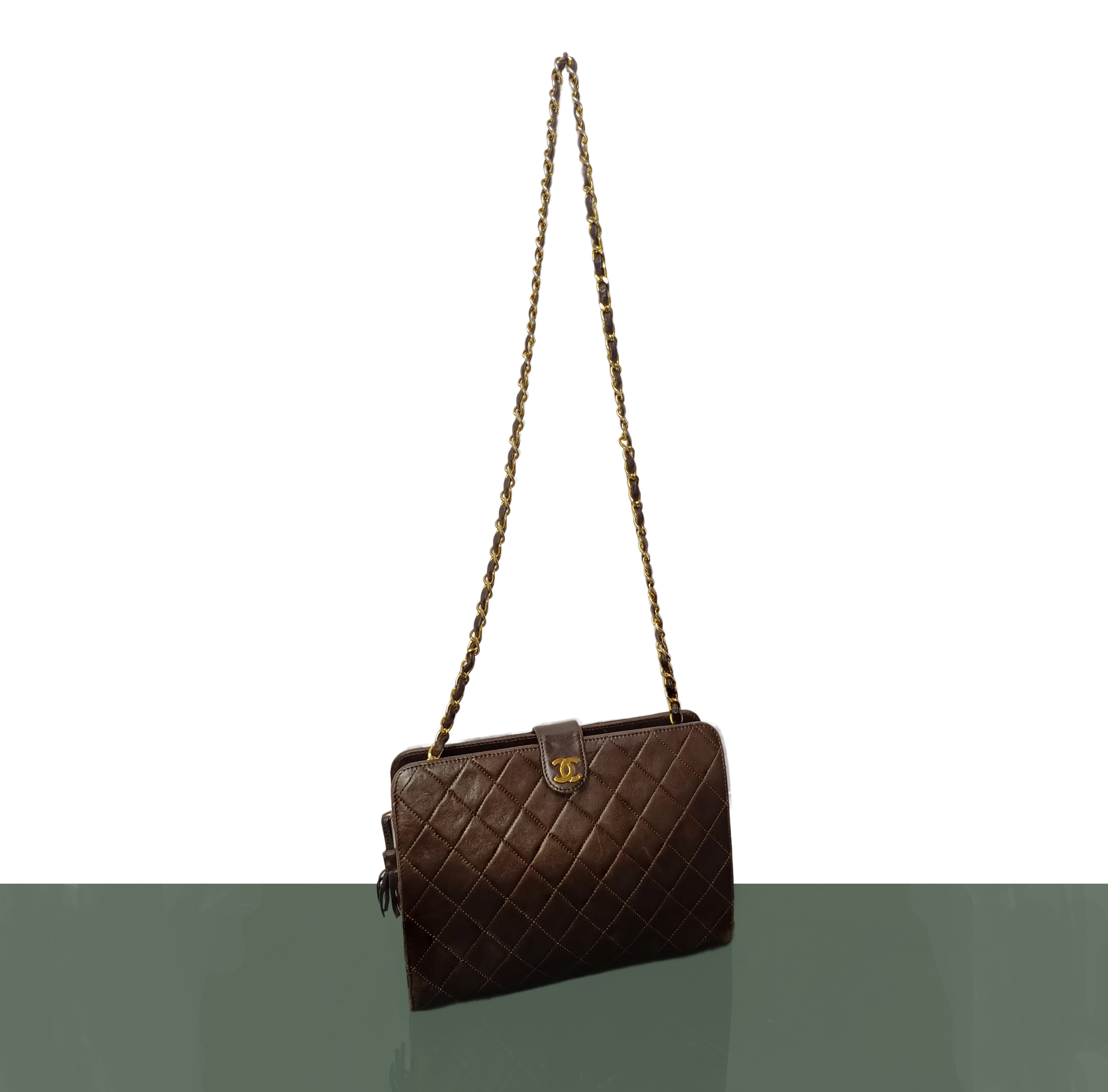 Borsa Chanel a spalla Matelassè con catena dorata in pelle marrone