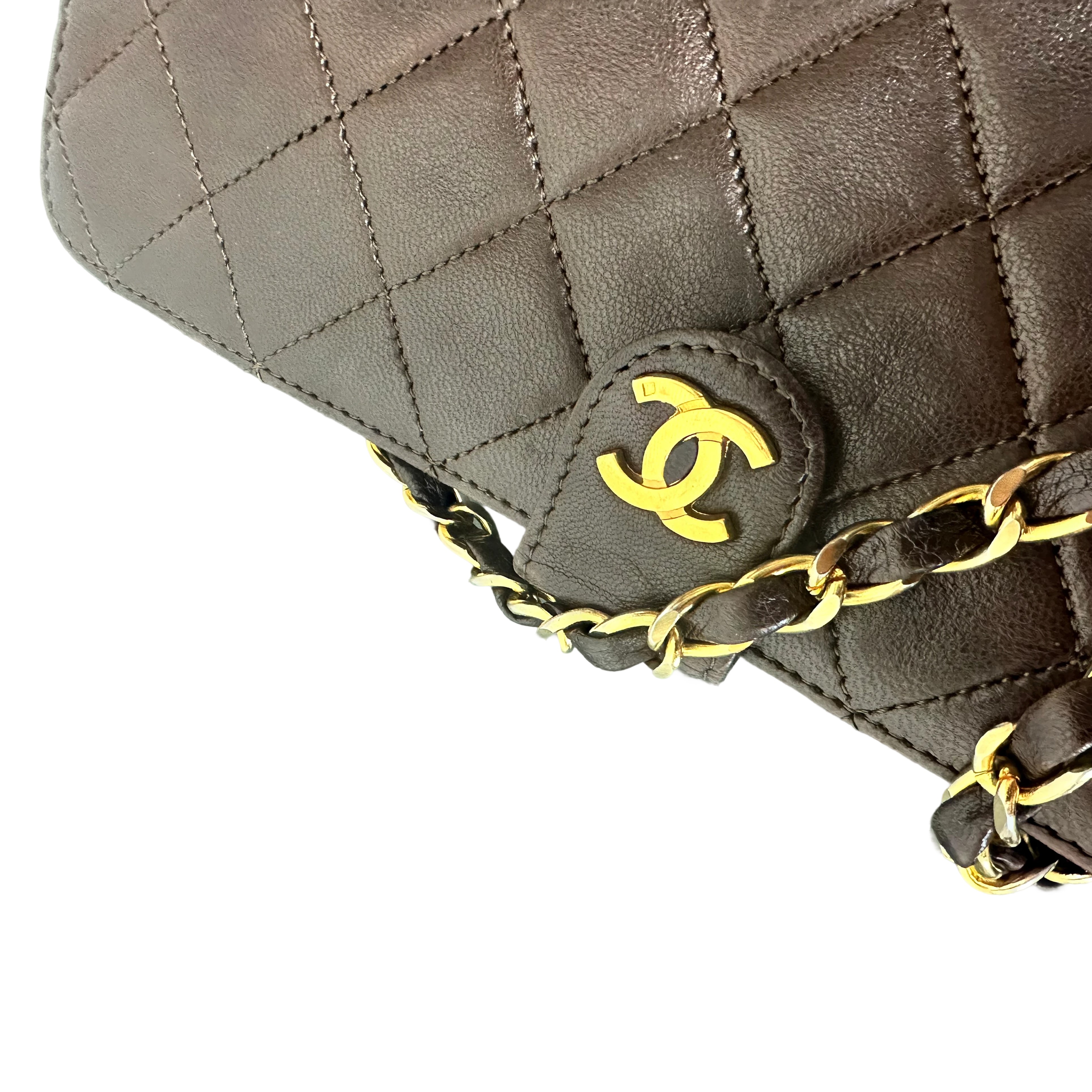 Borsa Chanel a spalla Matelassè con catena dorata in pelle marrone