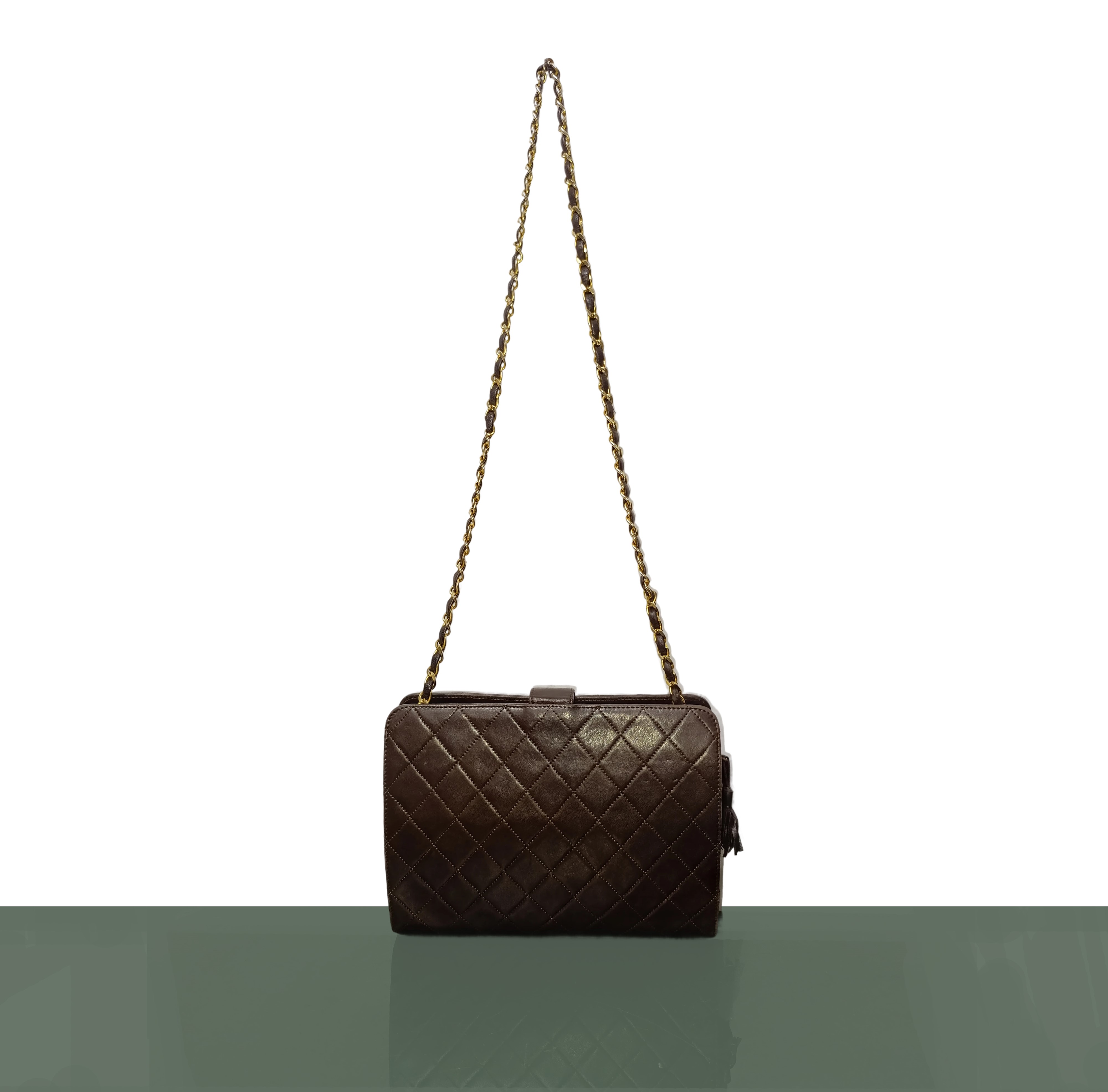Borsa Chanel a spalla Matelassè con catena dorata in pelle marrone