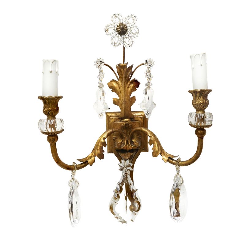 Applique a due luci in metallo dorato con brindoli e fiore apicale