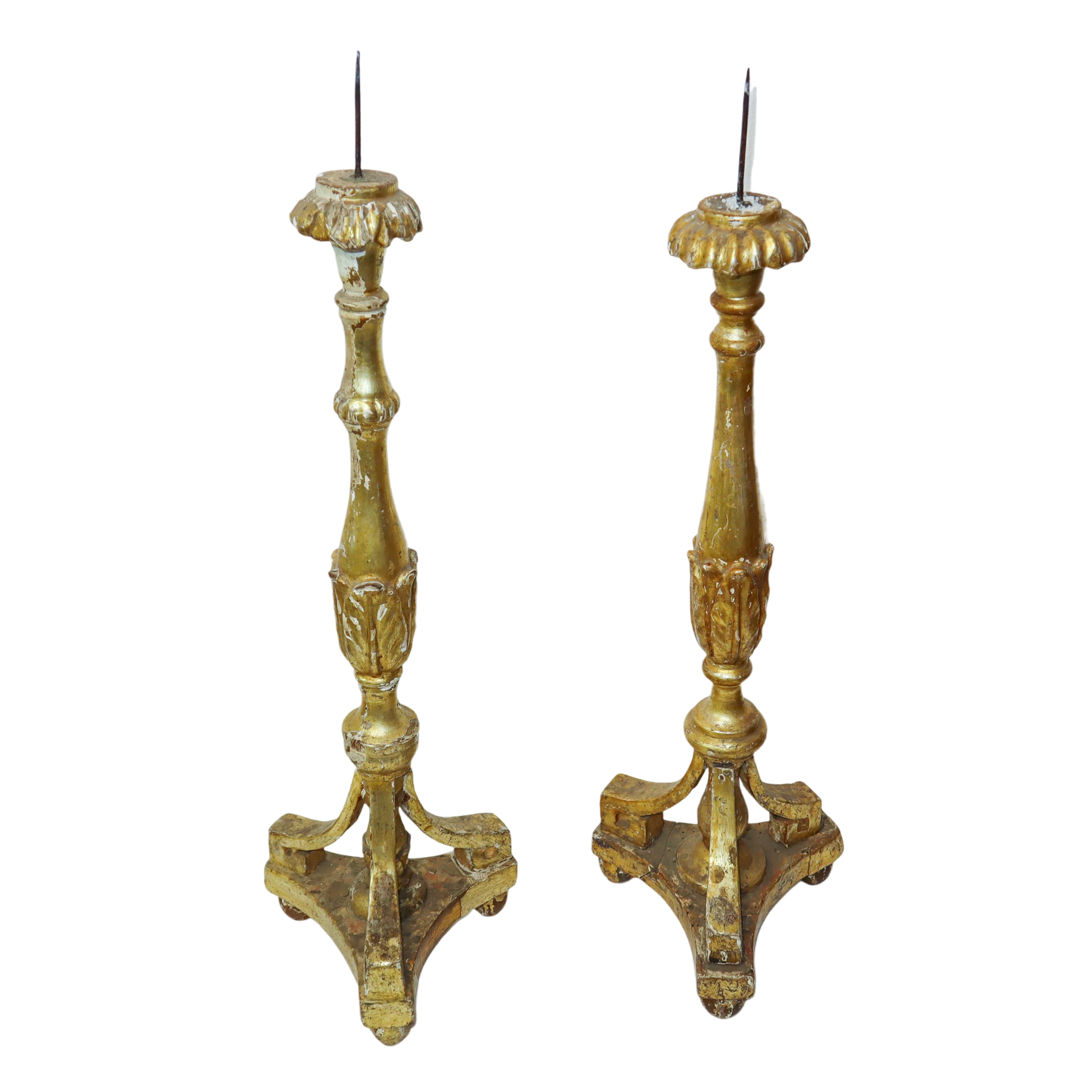Coppia di Candelieri in Legno Dorato a Foglia