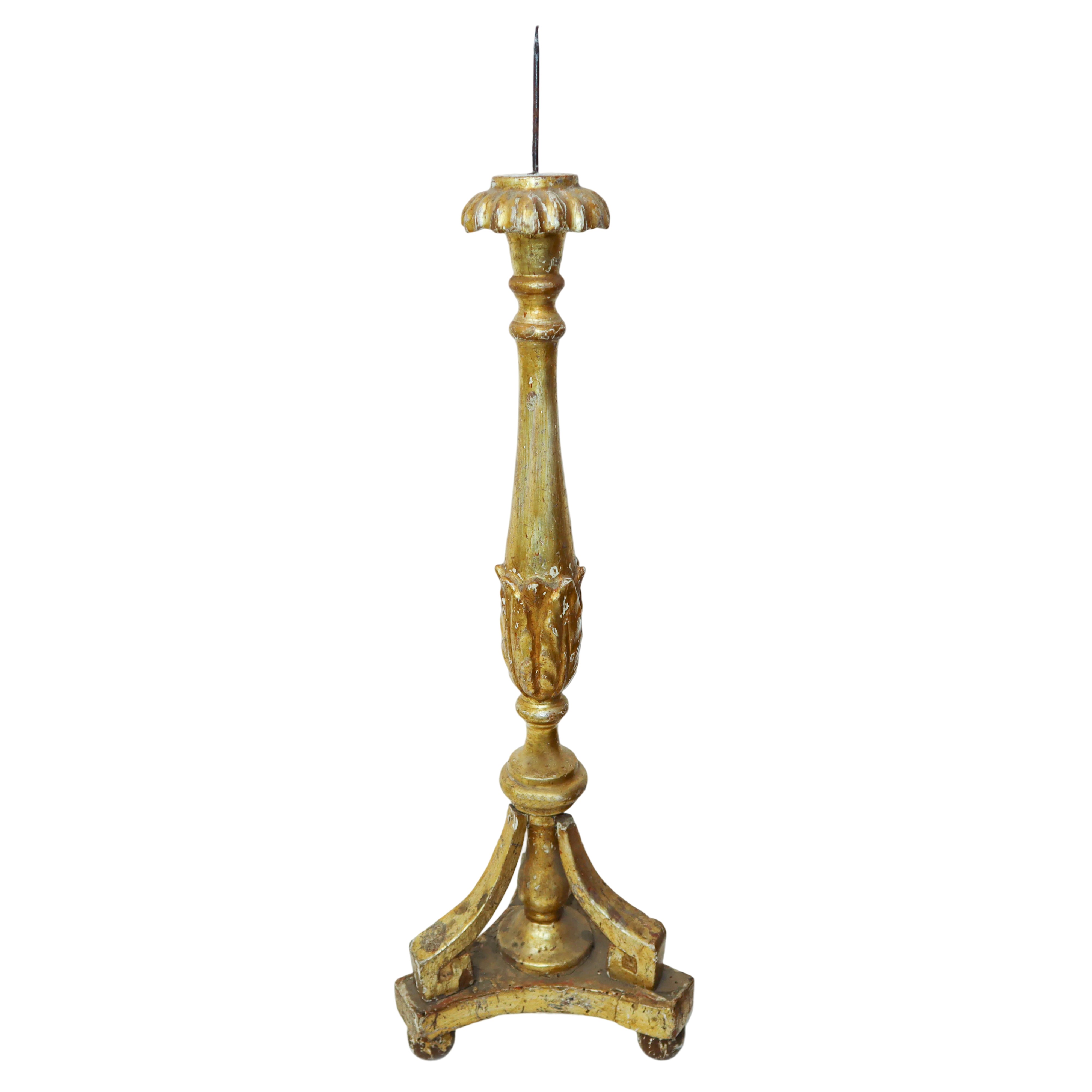 Coppia di Candelieri in Legno Dorato a Foglia