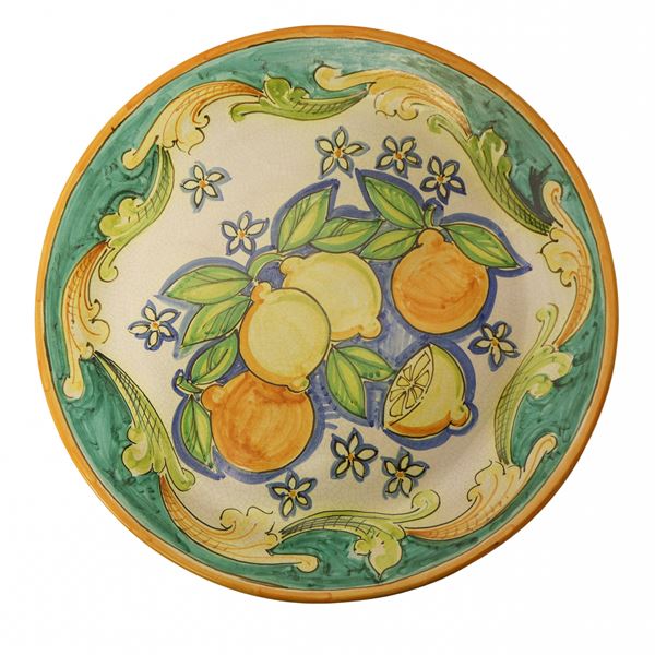 Grande piatto in ceramica policromo con raffigurazione di limoni