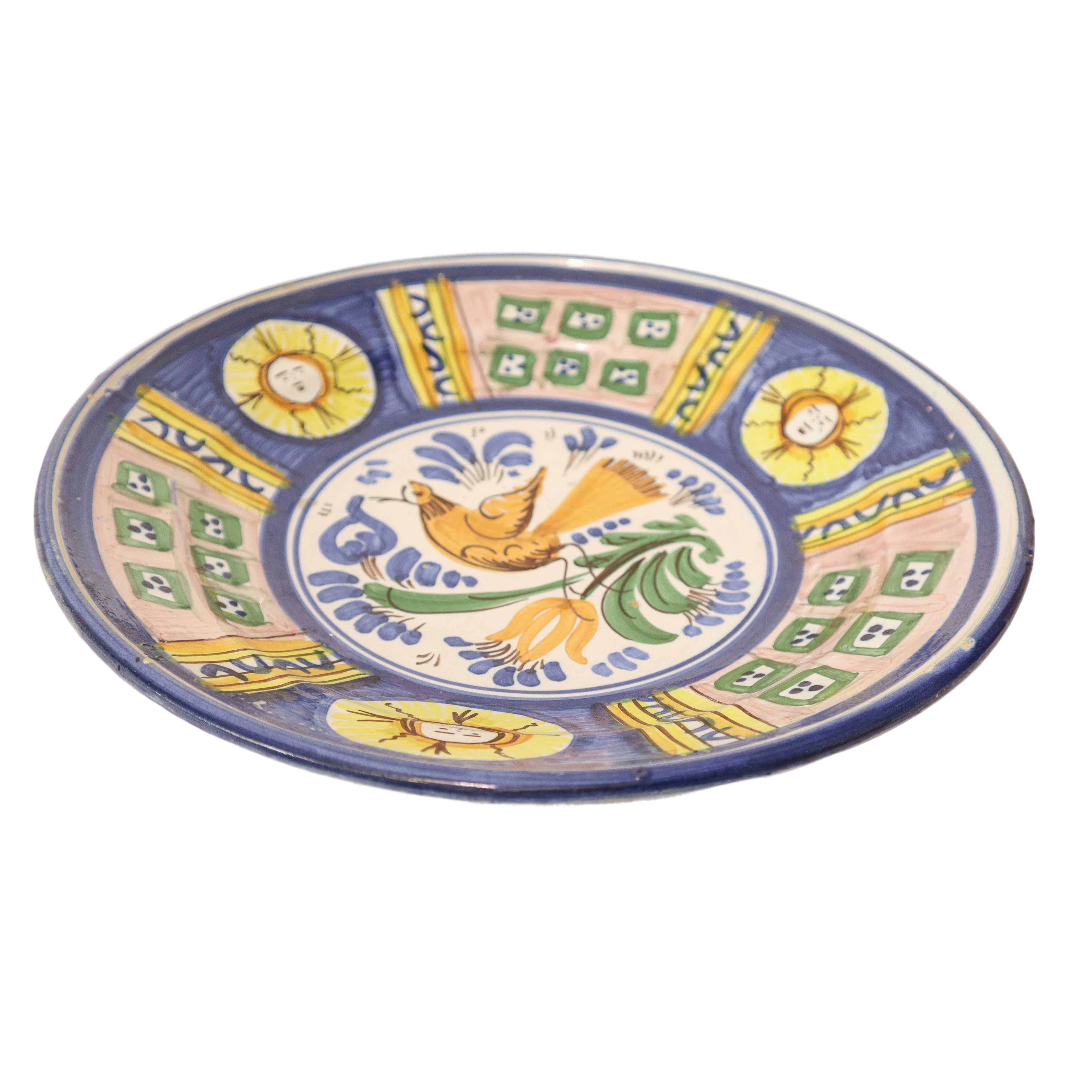 Piatto in Maiolica Policroma Dipinta con Raffigurazione di un Uccello al Centro