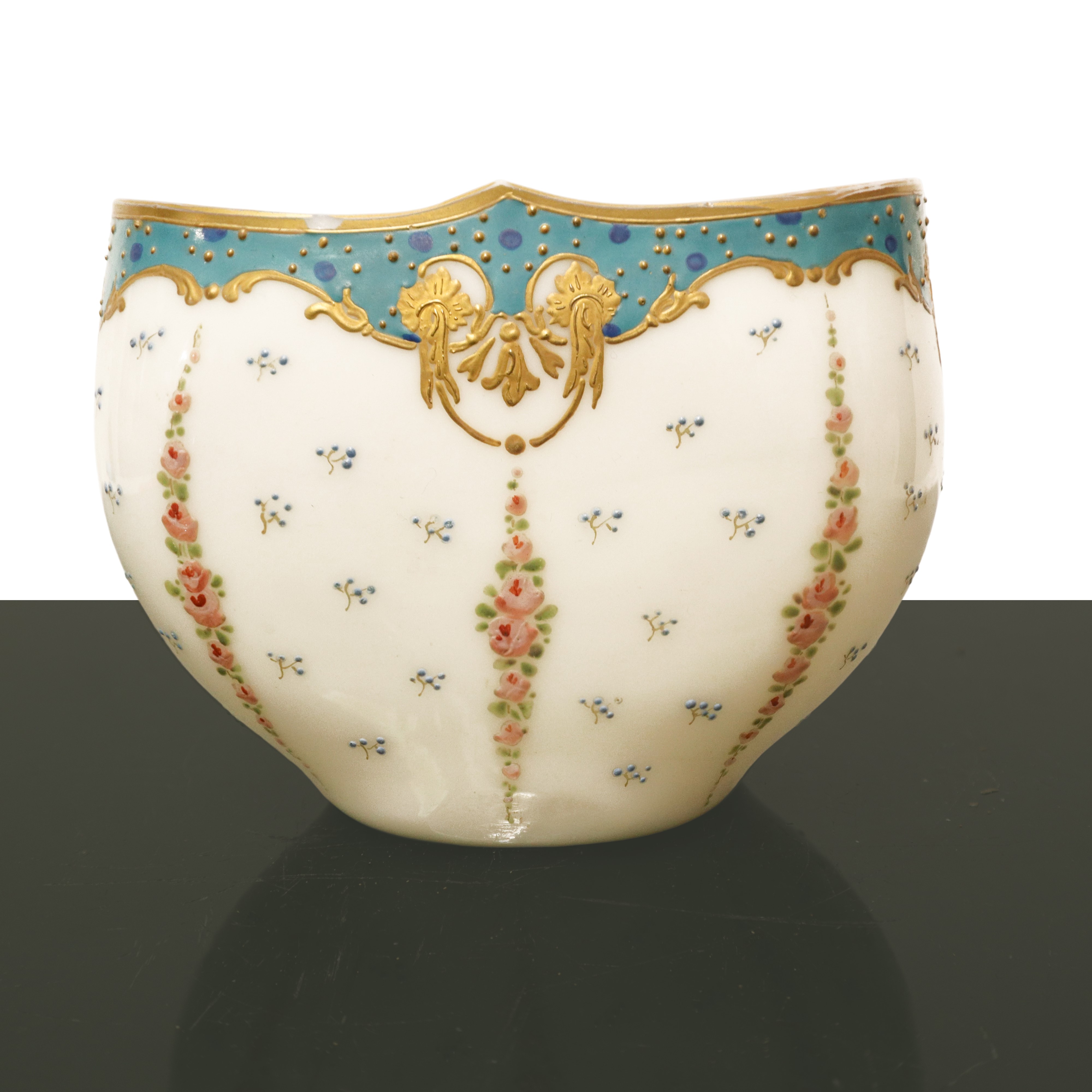 Coppia di Vasi Decorati con Fiori ed Oro.
