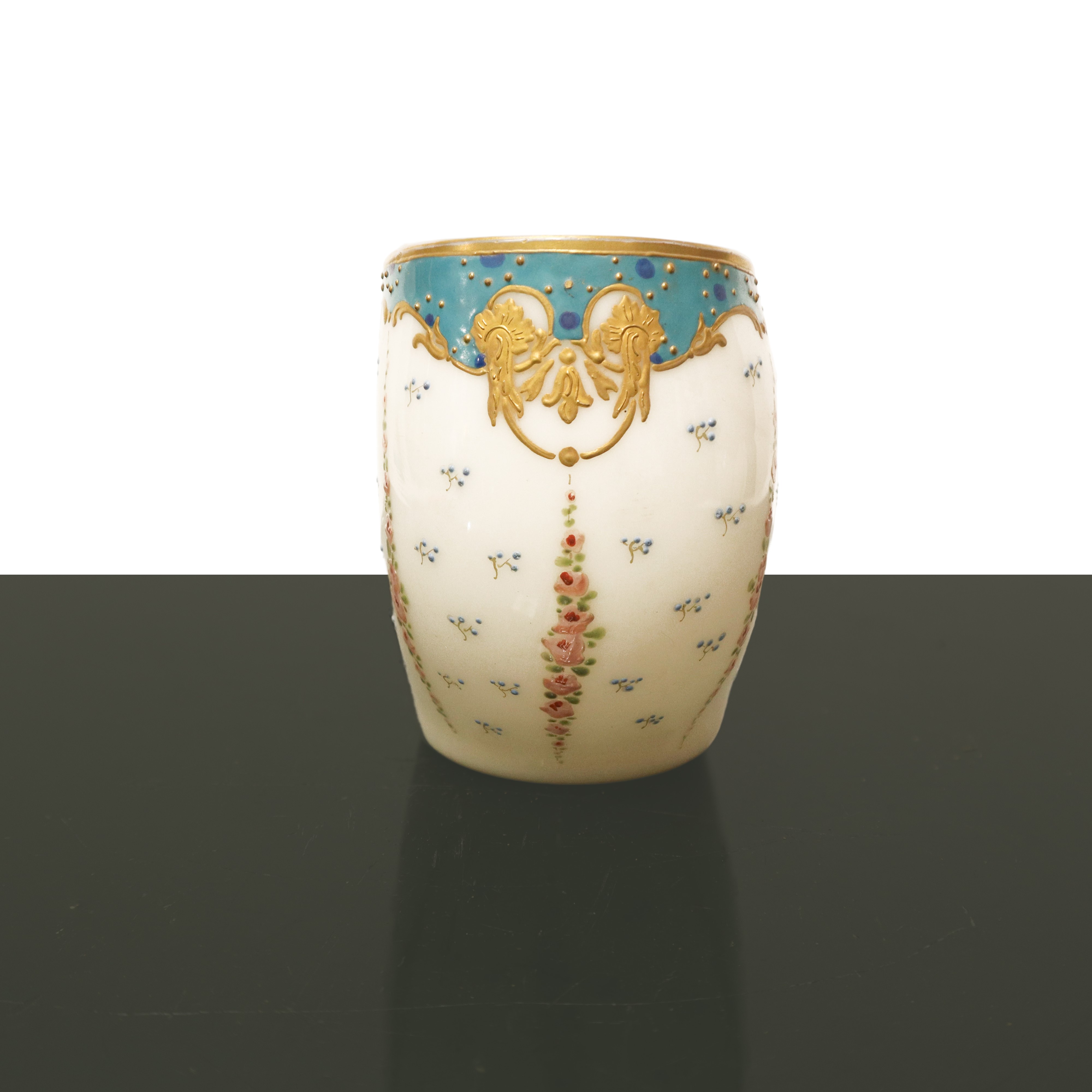 Coppia di Vasi Decorati con Fiori ed Oro.