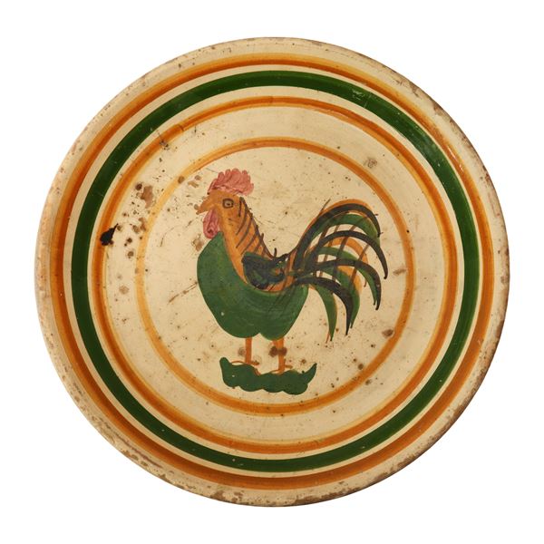 Piatto in maiolica policroma di Caltagirone con raffigurazione di gallo al centro