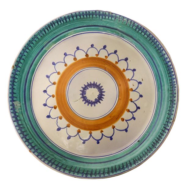 Large decorative plate in Caltagirone ceramic depicting a flower