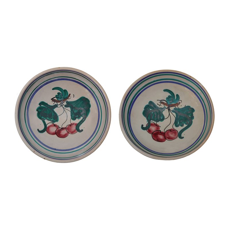 Coppia di Ciotole in Ceramica di Caltagirone Raffiguranti Ciliegie.