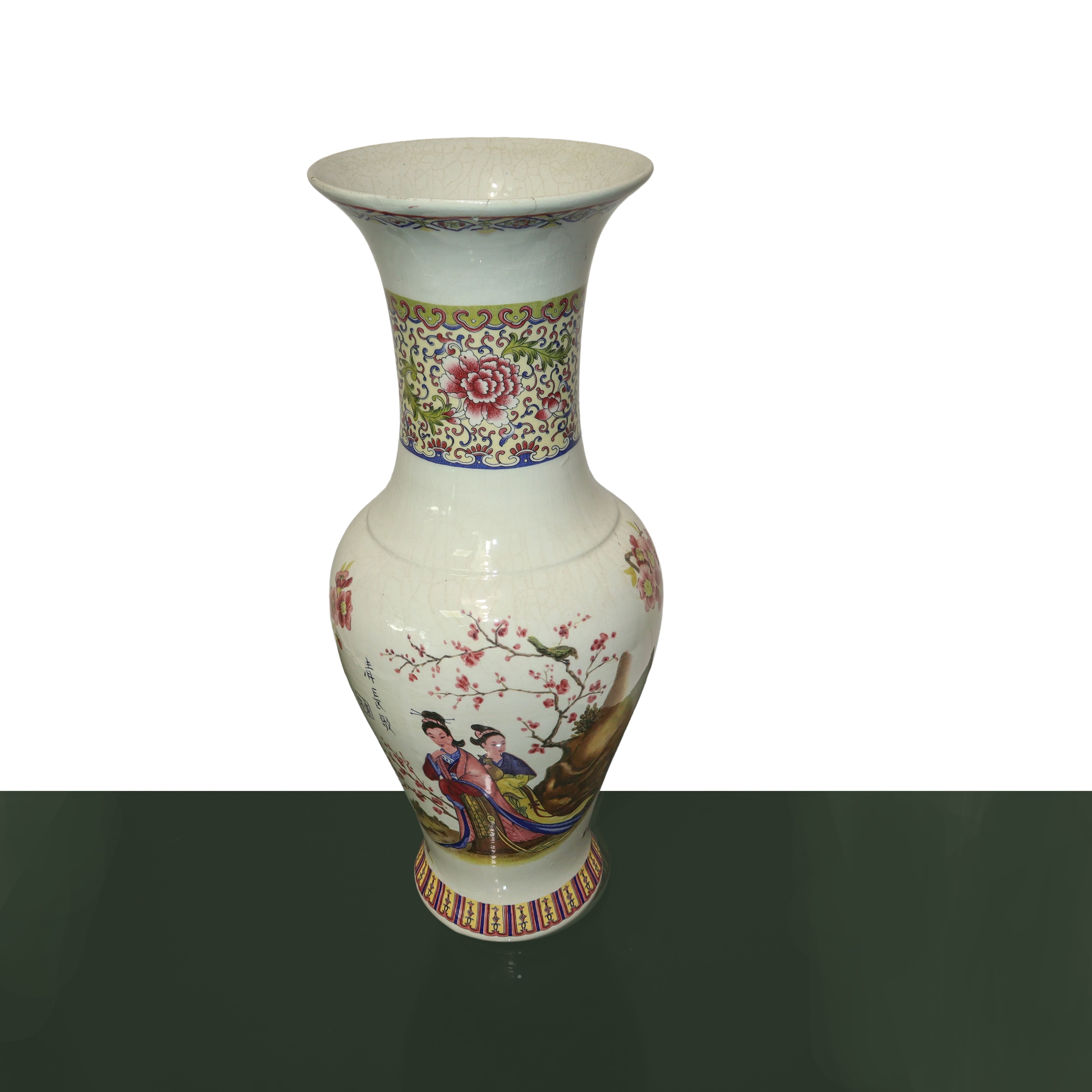 Vaso cinese in porcellana con base bianca e dipinto policromo firmato alla base e sul fronte