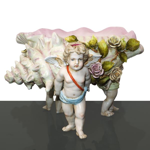 Porcelain Meissen - Shell-shaped centrepiece supported by three winged cherubs in polychrome porcelain