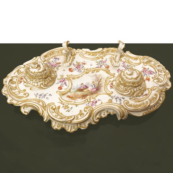 Capodimonte - Inkwell with golden decorations, floral decorations and genre scene in the center