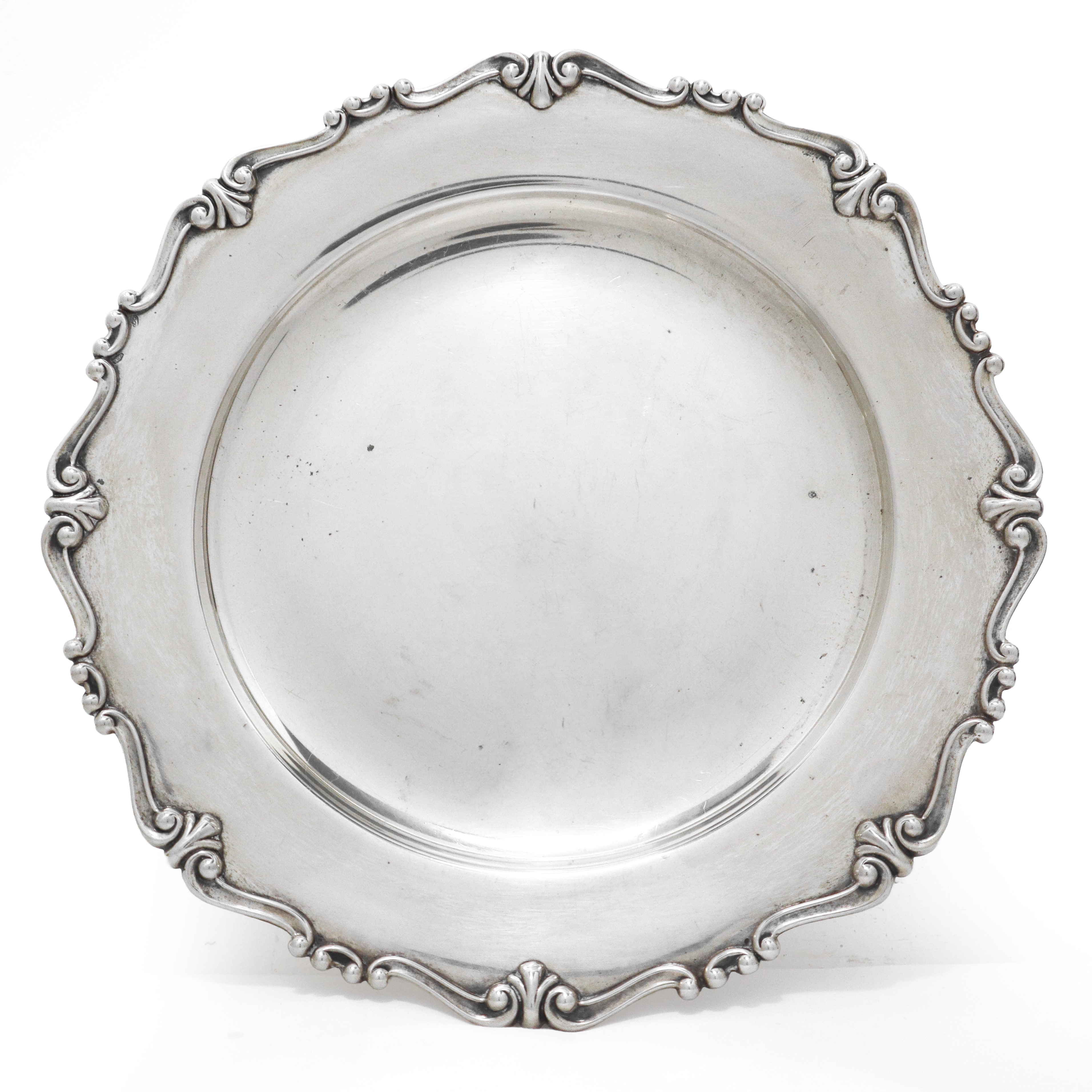 Piatto rotondo in argento 800 con bordo smerlato