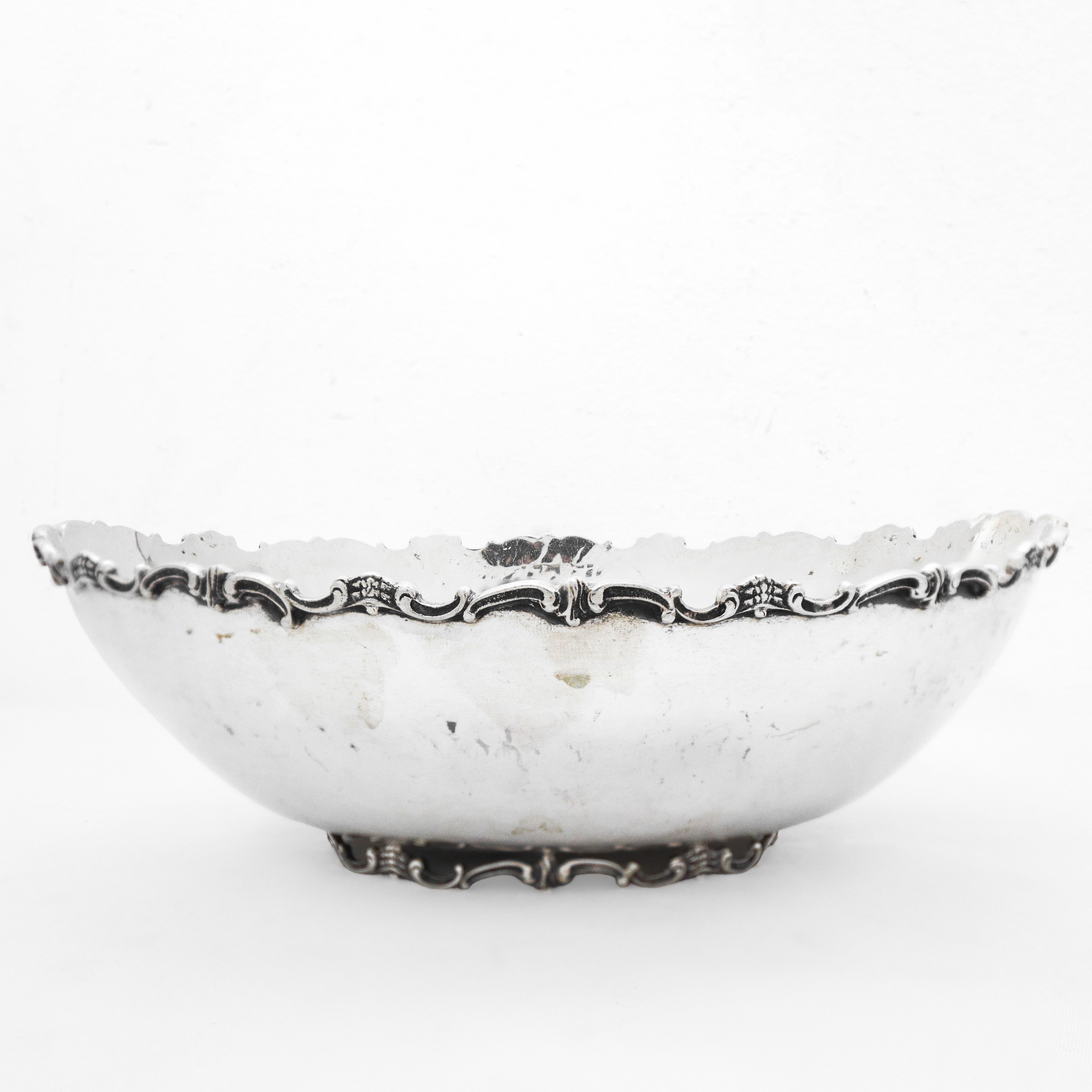 N°2 Coppe porta cioccolatini in argento 800, una coppa ovale, una rotonda