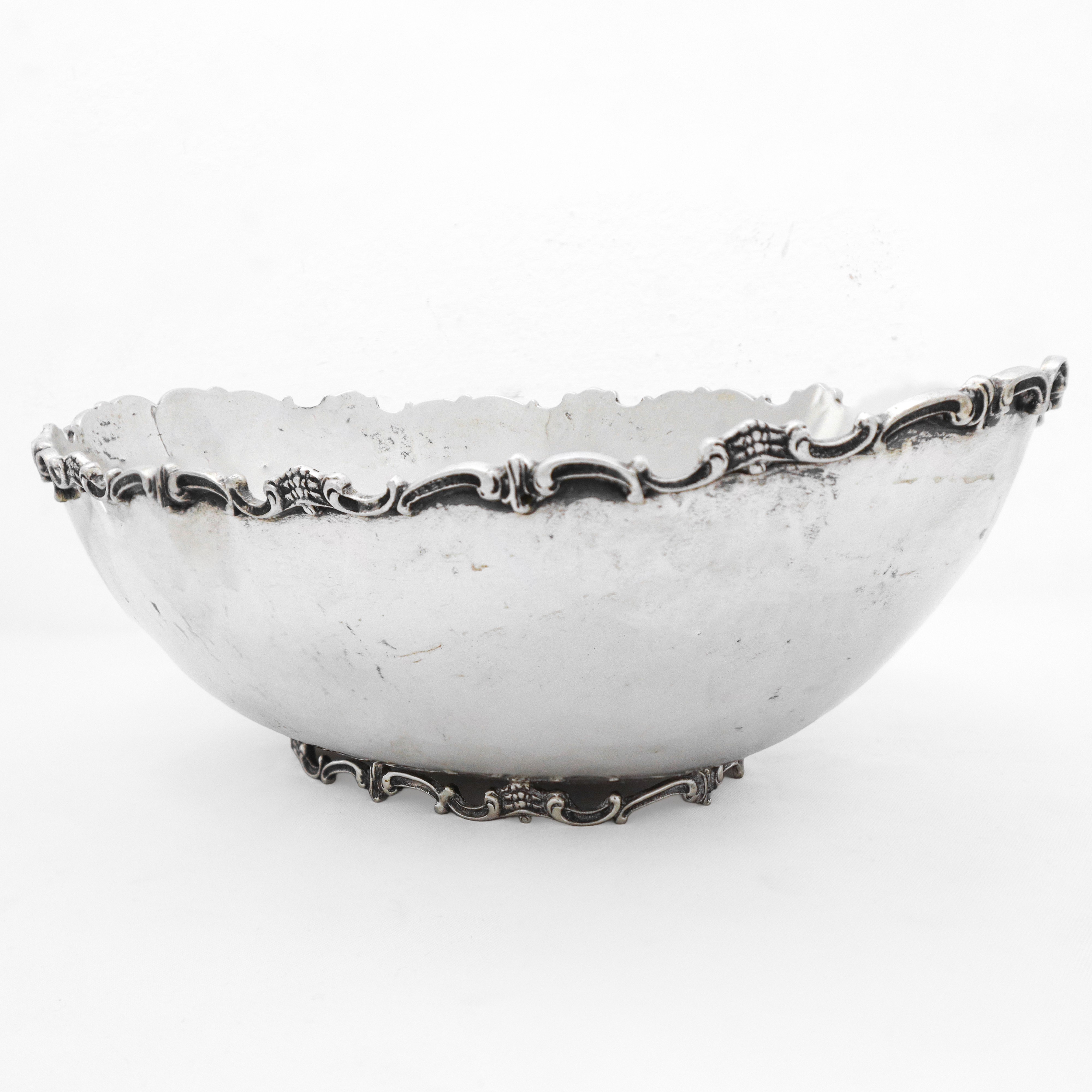 N°2 Coppe porta cioccolatini in argento 800, una coppa ovale, una rotonda