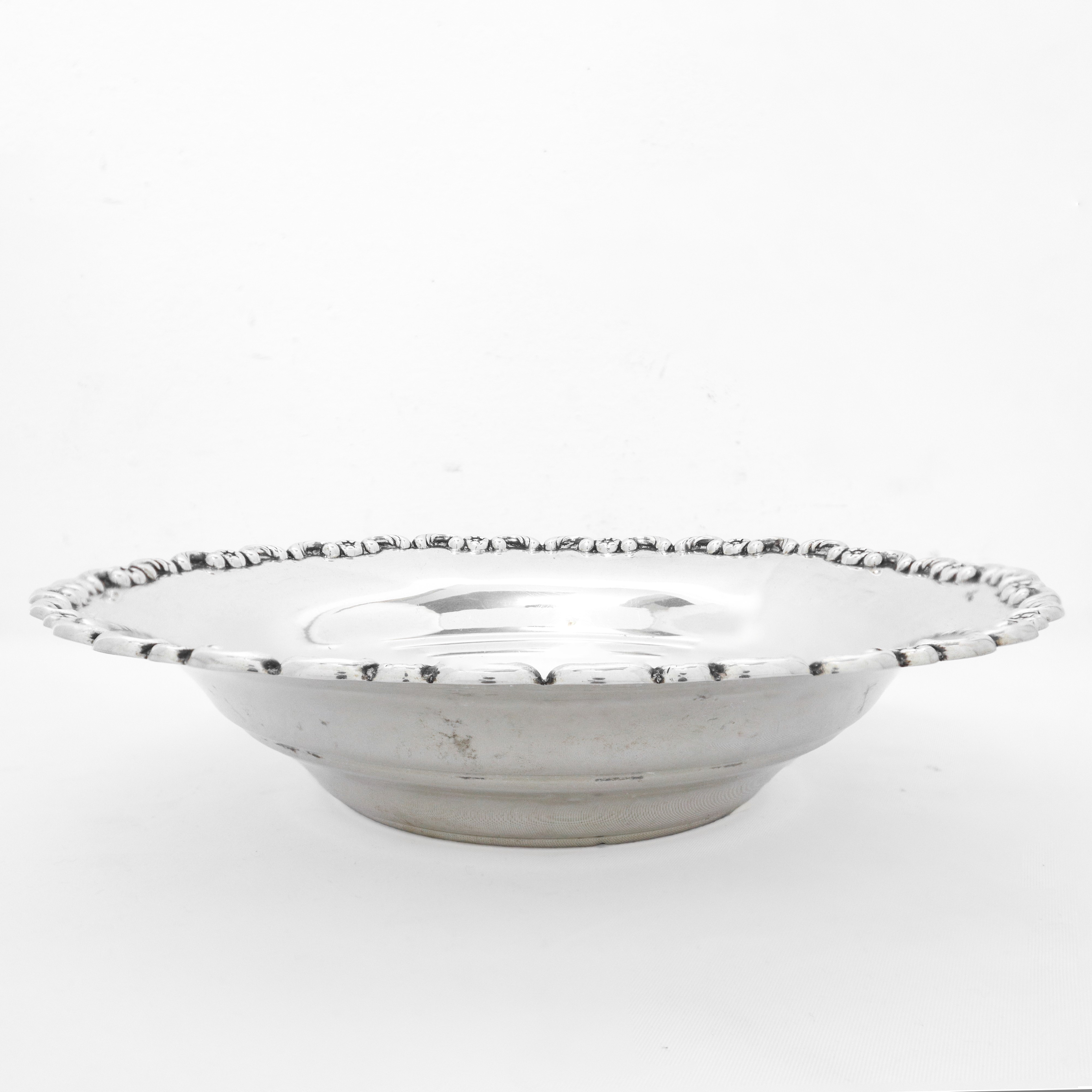 N°2 Coppe porta cioccolatini in argento 800, una coppa ovale, una rotonda