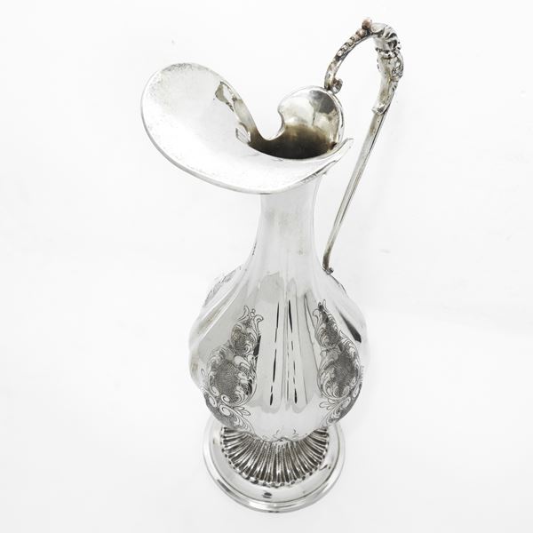 Amphora with handle in 800 engraved silver