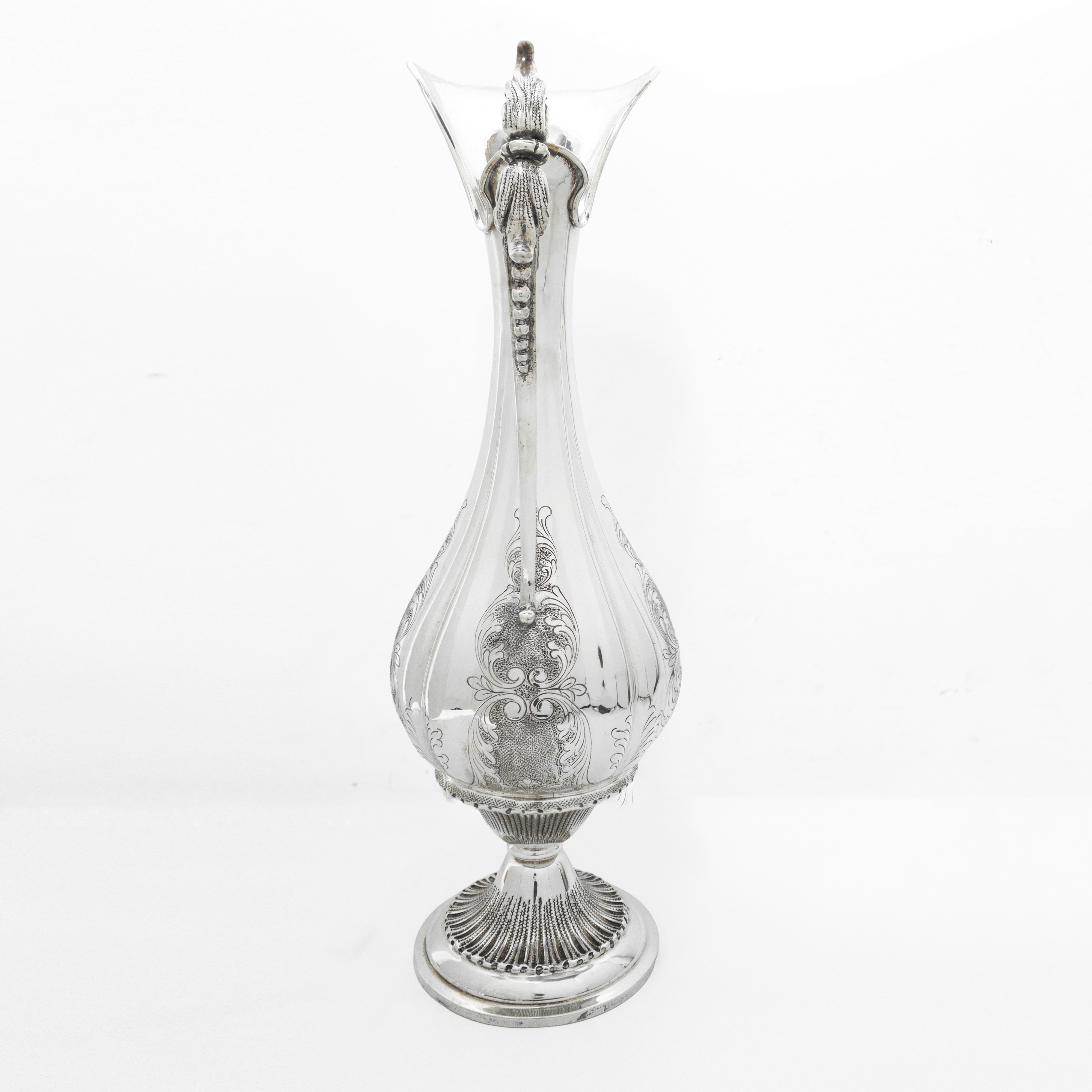 Anfora con manico in argento 800 bulinata