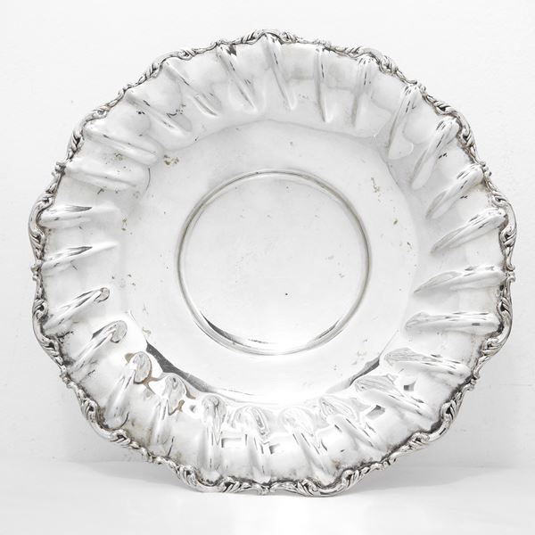 800 silver centerpiece stand with scalloped edge