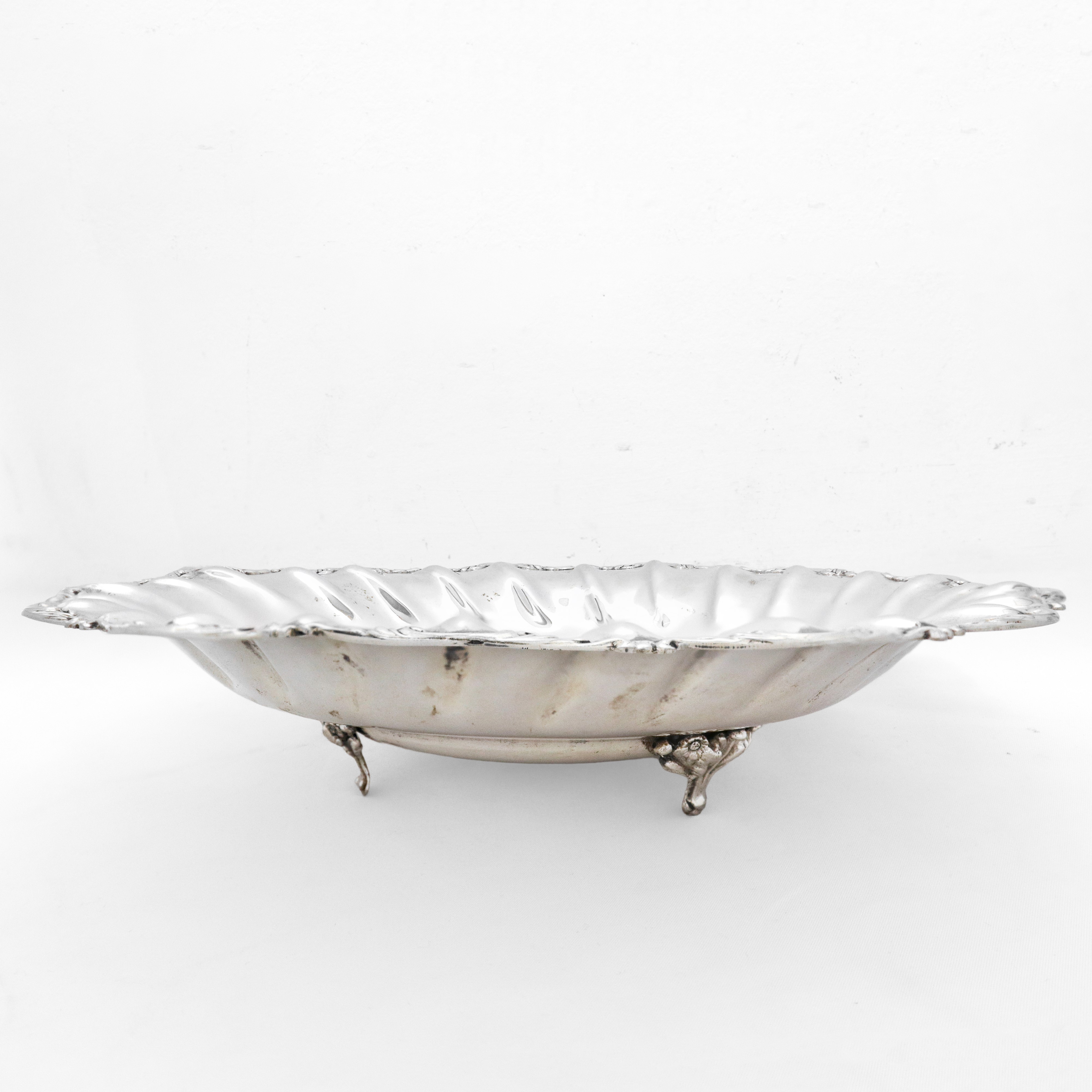 Alzata centrotavola in argento 800 con bordo smerlato