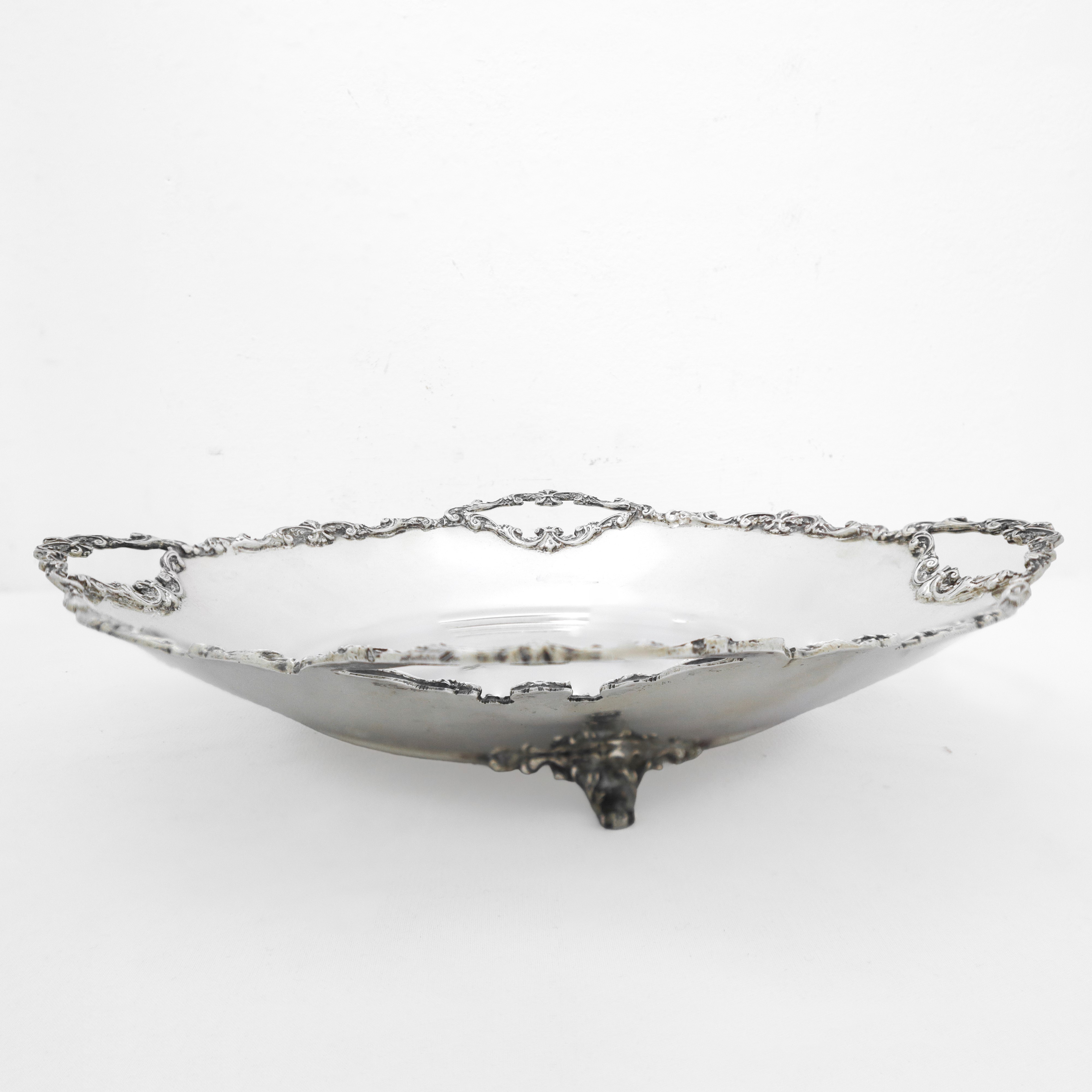 Alzata rotonda in argento 800 con bordo con quattro prese