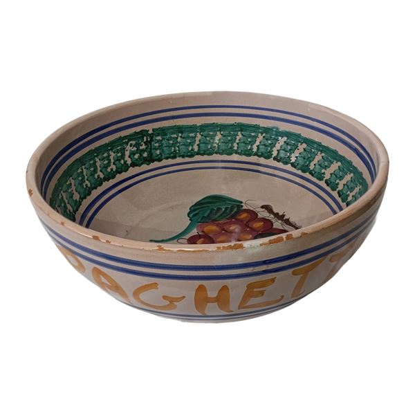 Ciotola per spaghettata in maiolica policroma con disegno di grappolo all'interno