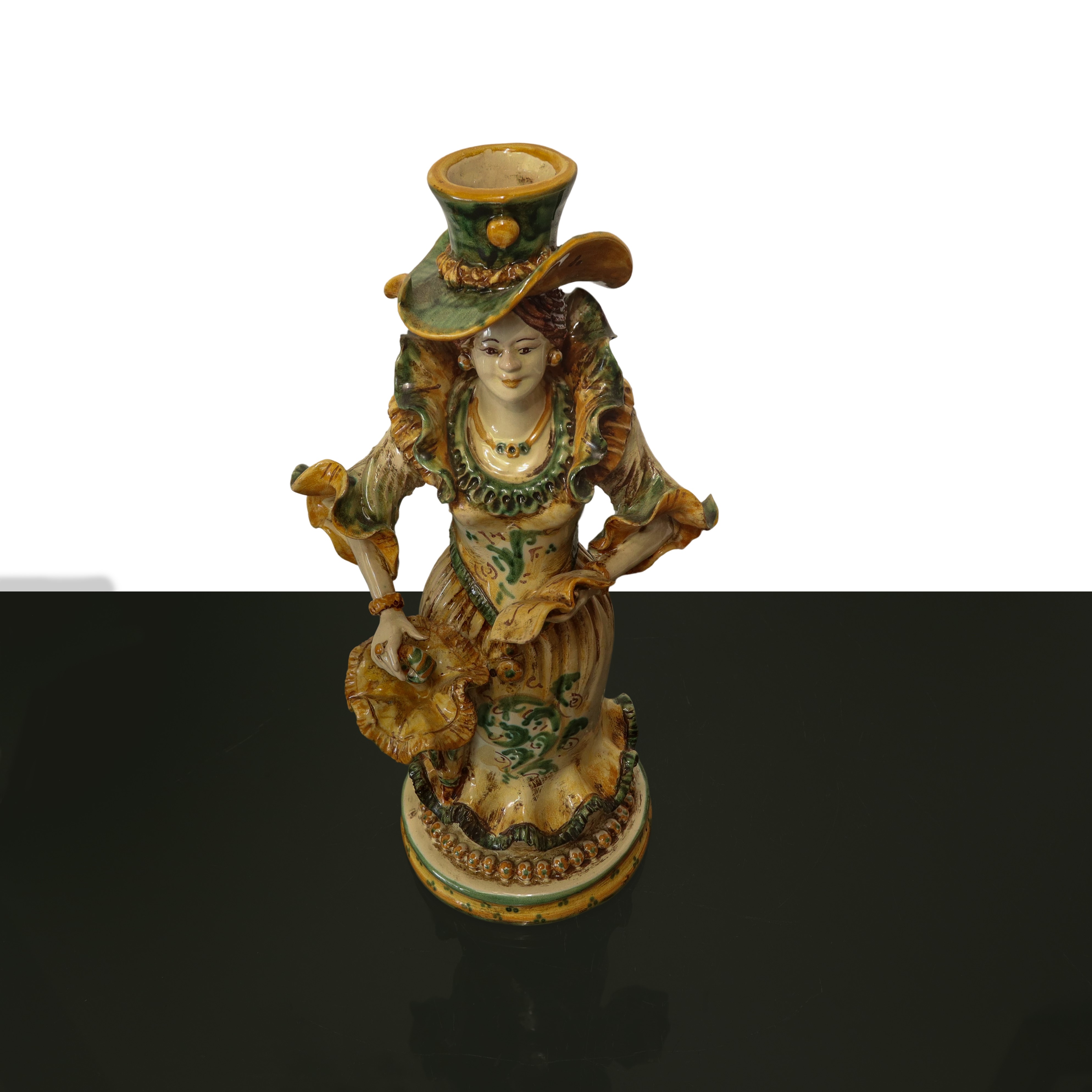 Coppia di lumiere in maiolica policroma invetriatata