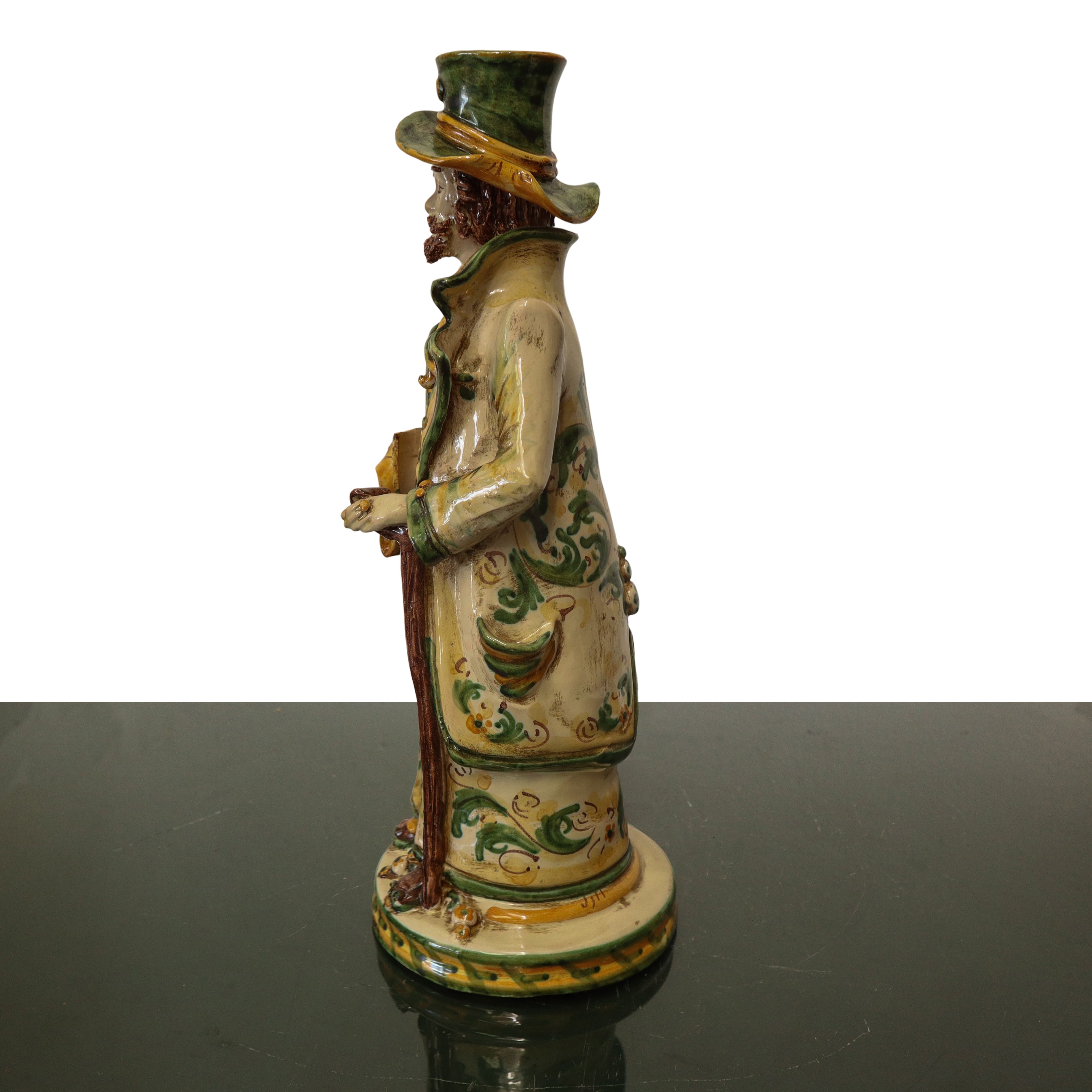 Coppia di lumiere in maiolica policroma invetriatata