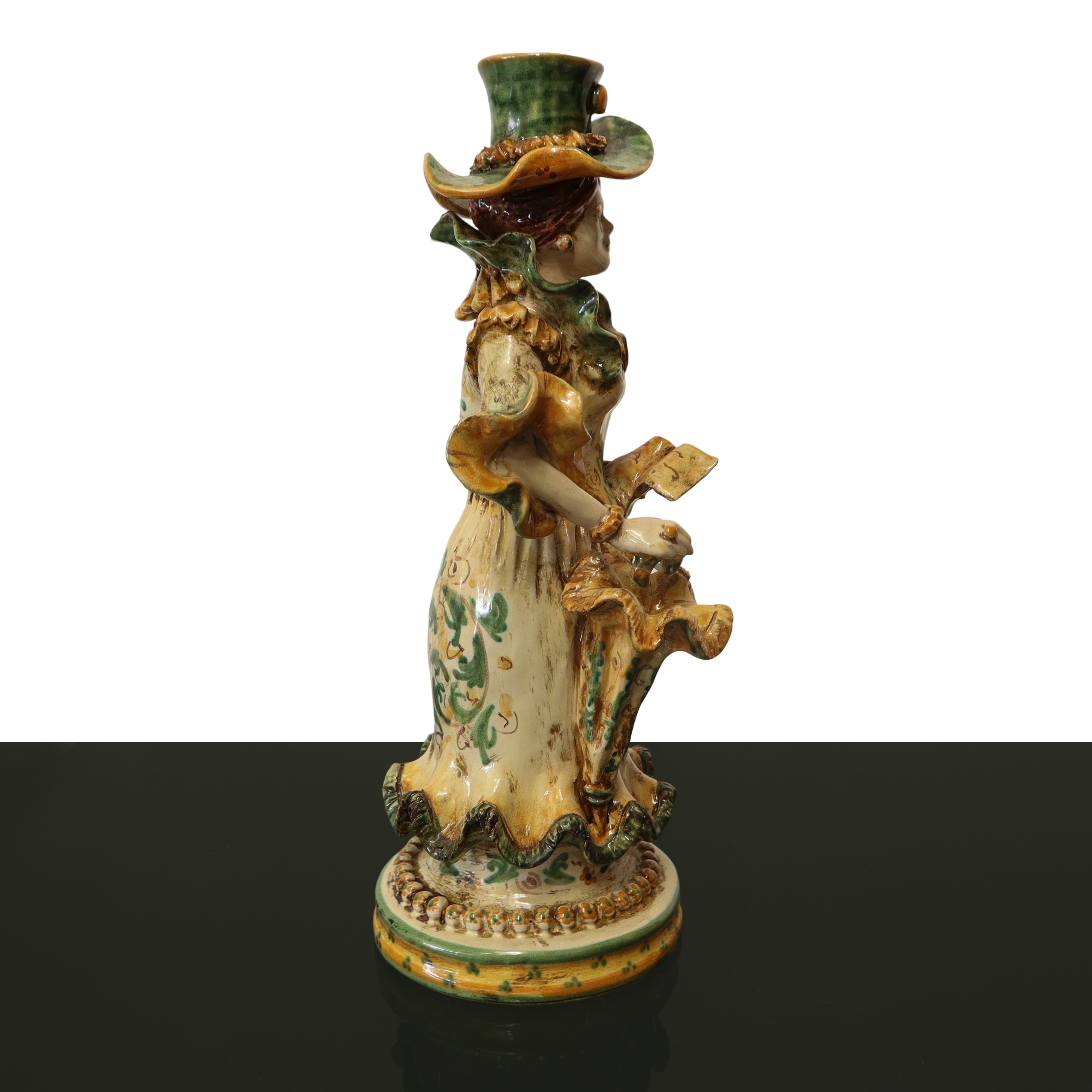 Coppia di lumiere in maiolica policroma invetriatata