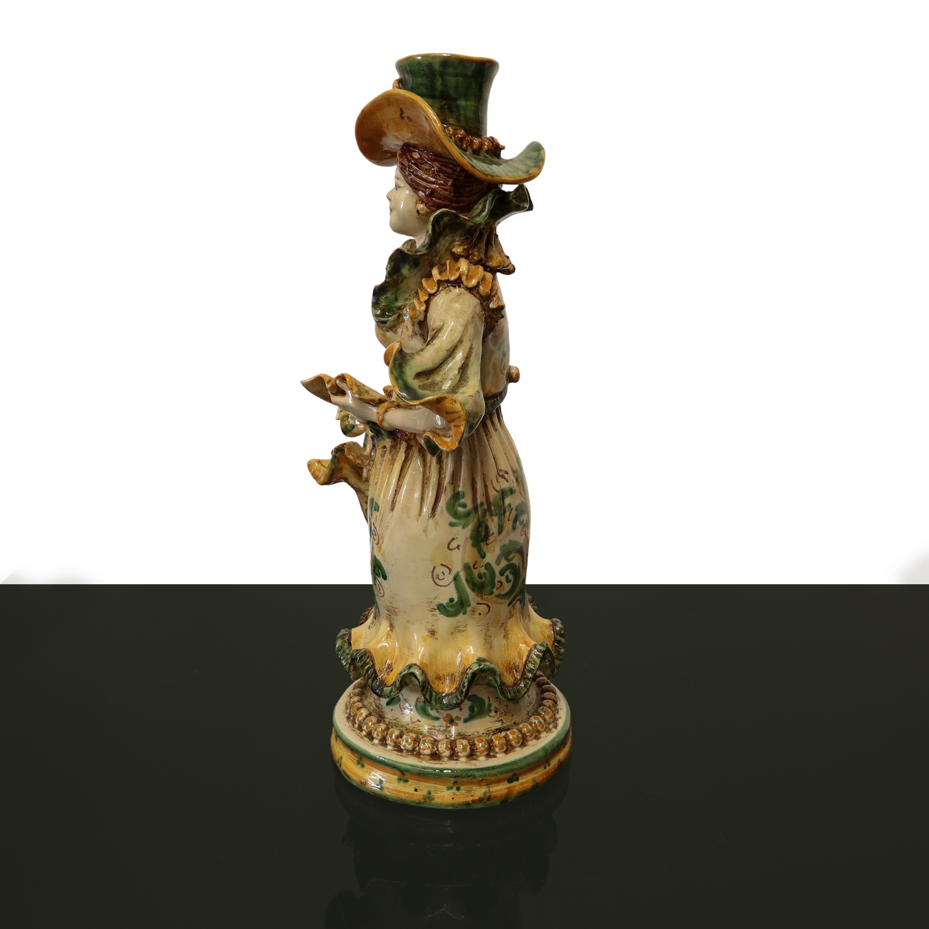 Coppia di lumiere in maiolica policroma invetriatata