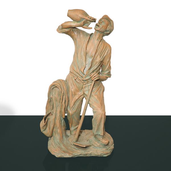 Filippo Romano - Statuina in terracotta raffigurante lavoratore con  vanga