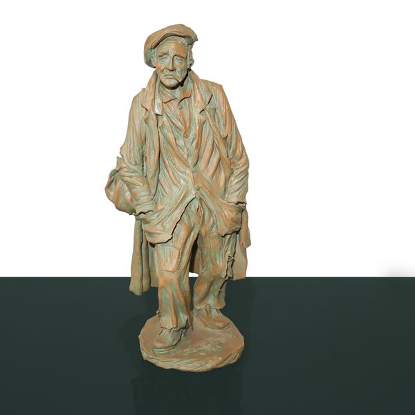 Filippo Romano - Statuina in terracotta raffigurante uomo con sigaro