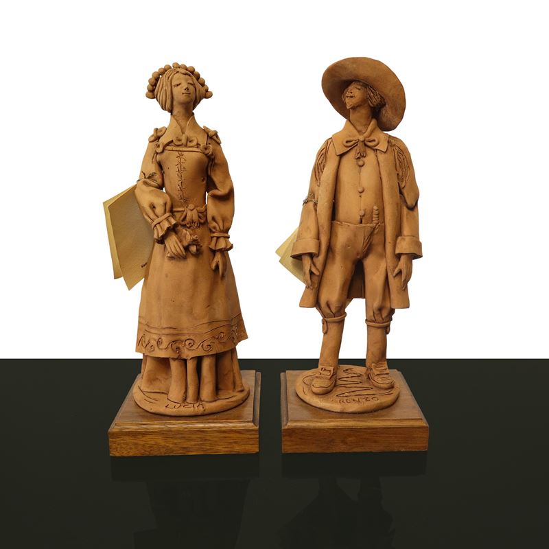 Coppia di Statue in Terracotta Raffiguranti Renzo e Lucia