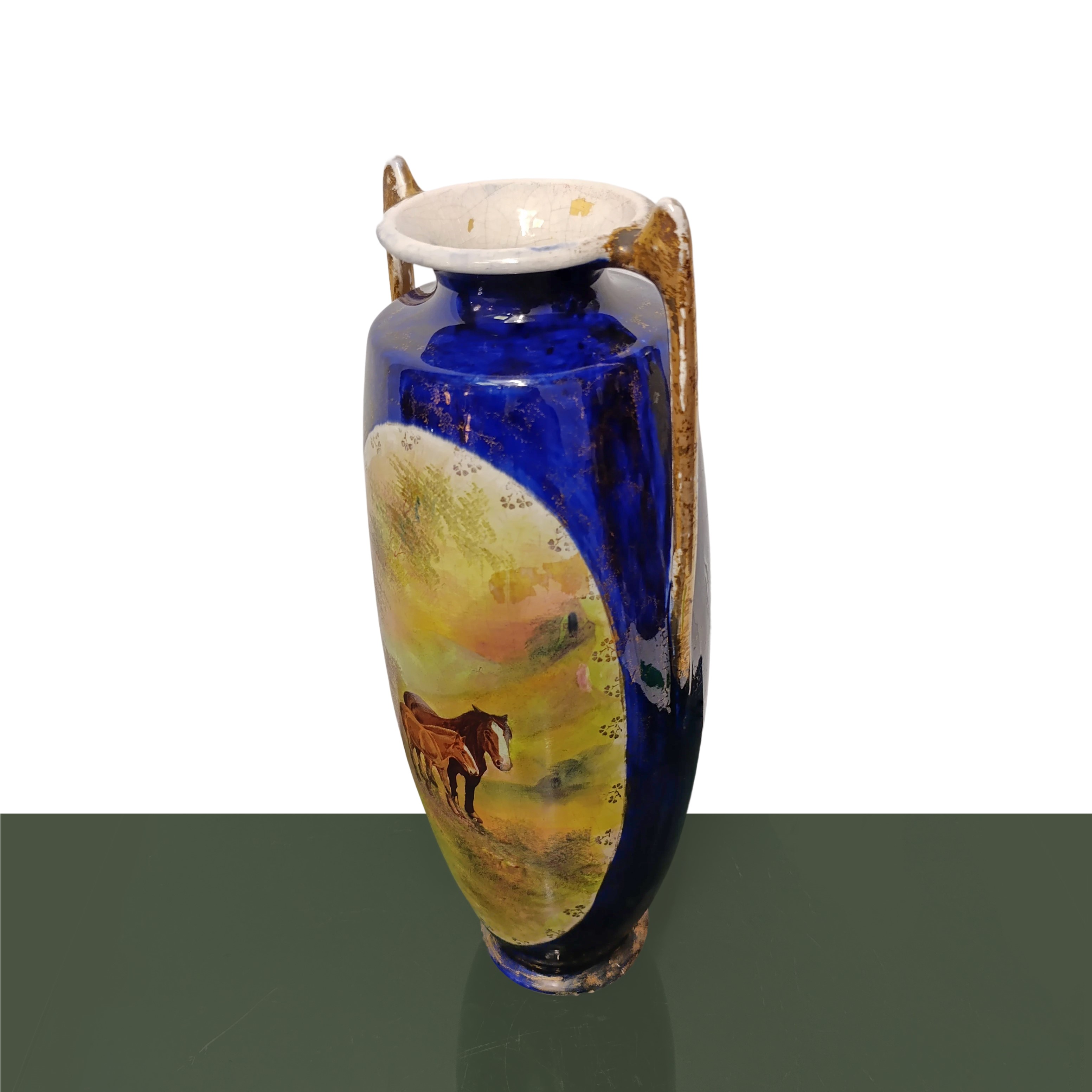Vaso in porcellana inglese, medaglione centrale con cavalli