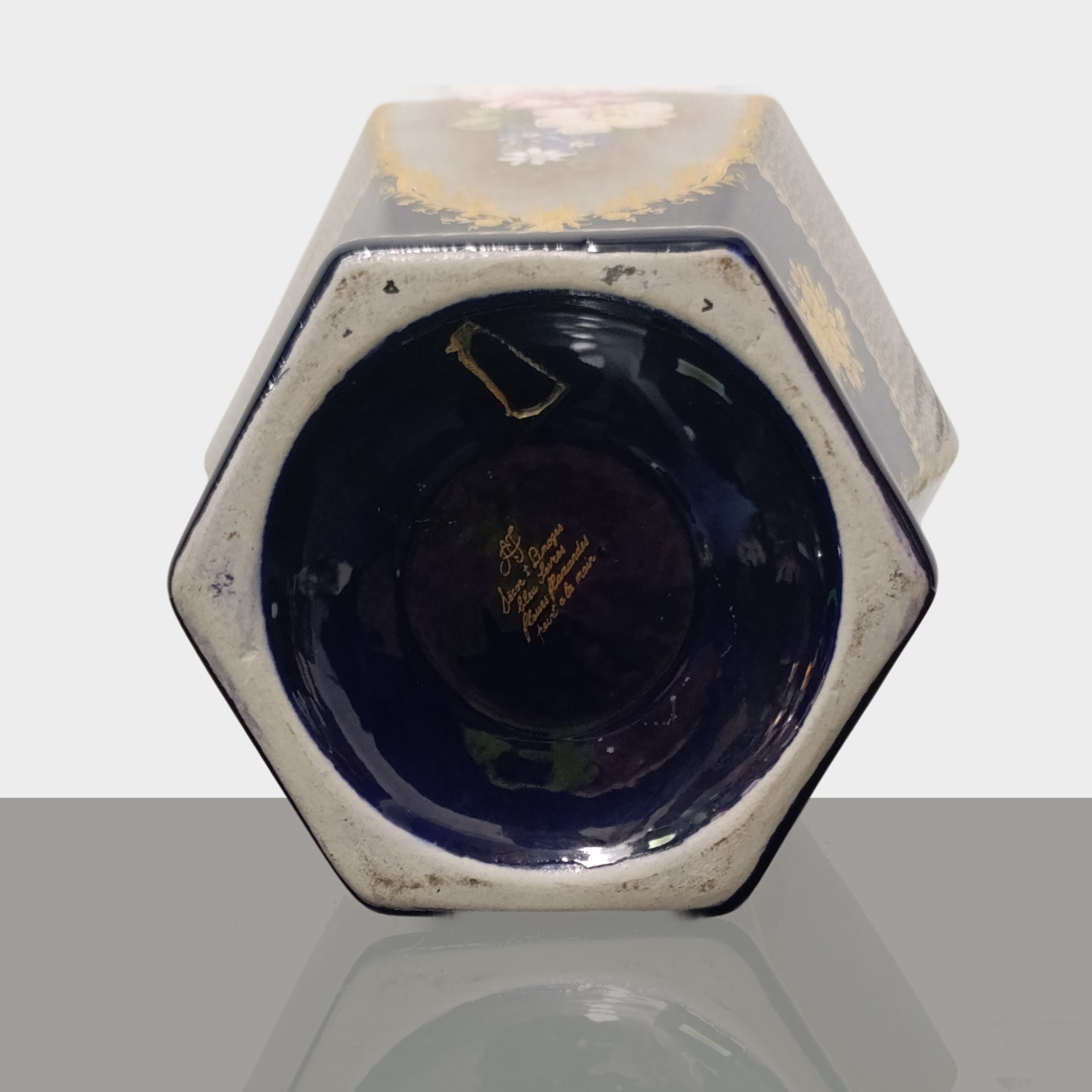 Coppia di Vasi Esagonali Blu Sevres con Decorazioni Floreali Dipinti a Mano