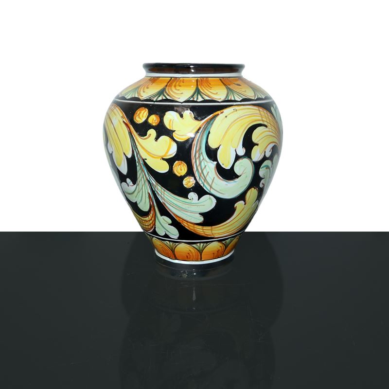 Riccardo Varsallona Ceramiche - Riccardo Varsallona, Vaso in maiolica policroma decorato a foglie...