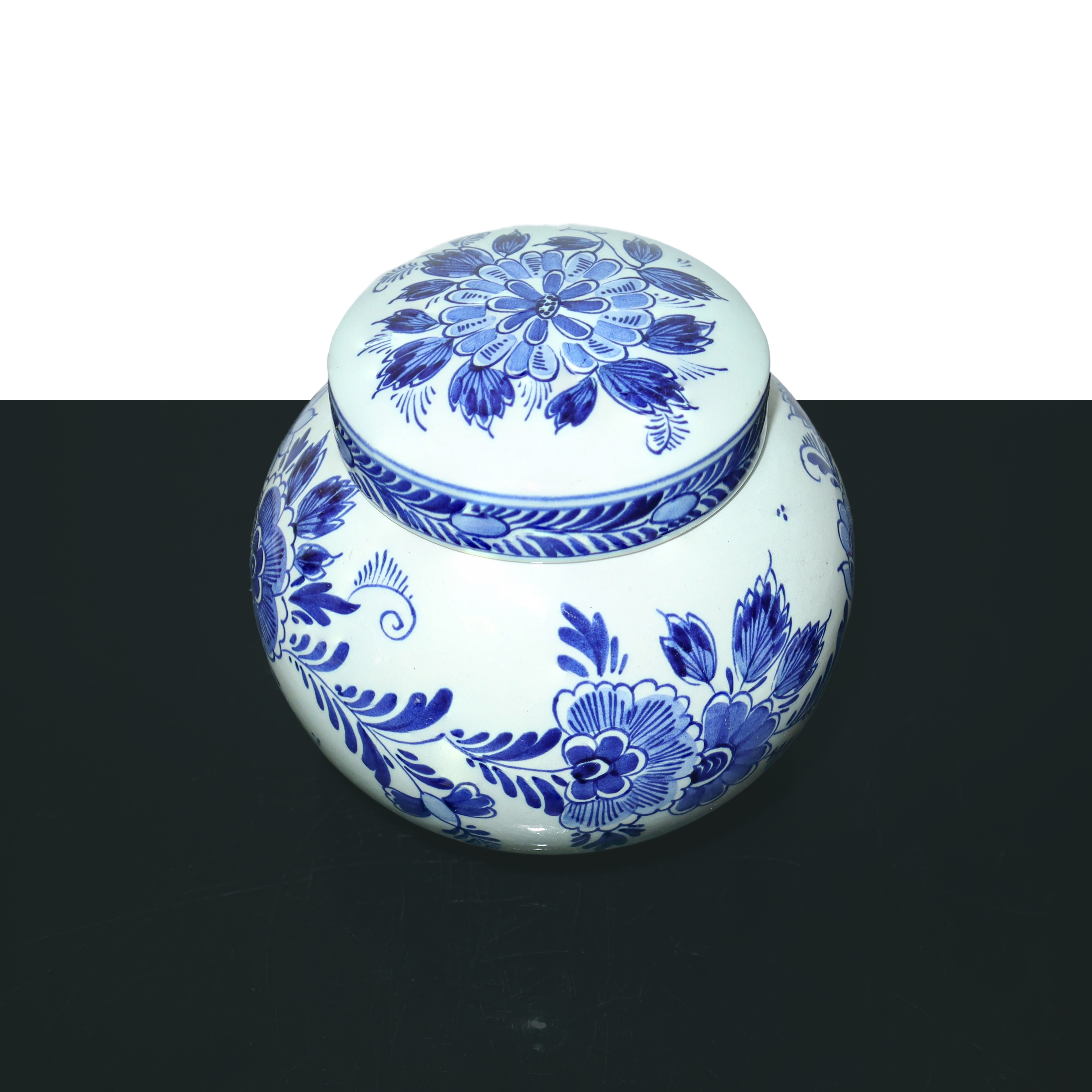 Delfts Blauw Raam - Poutiche in Porcellana Bianca con Decori Floreali Blu Dipinti a Mano
